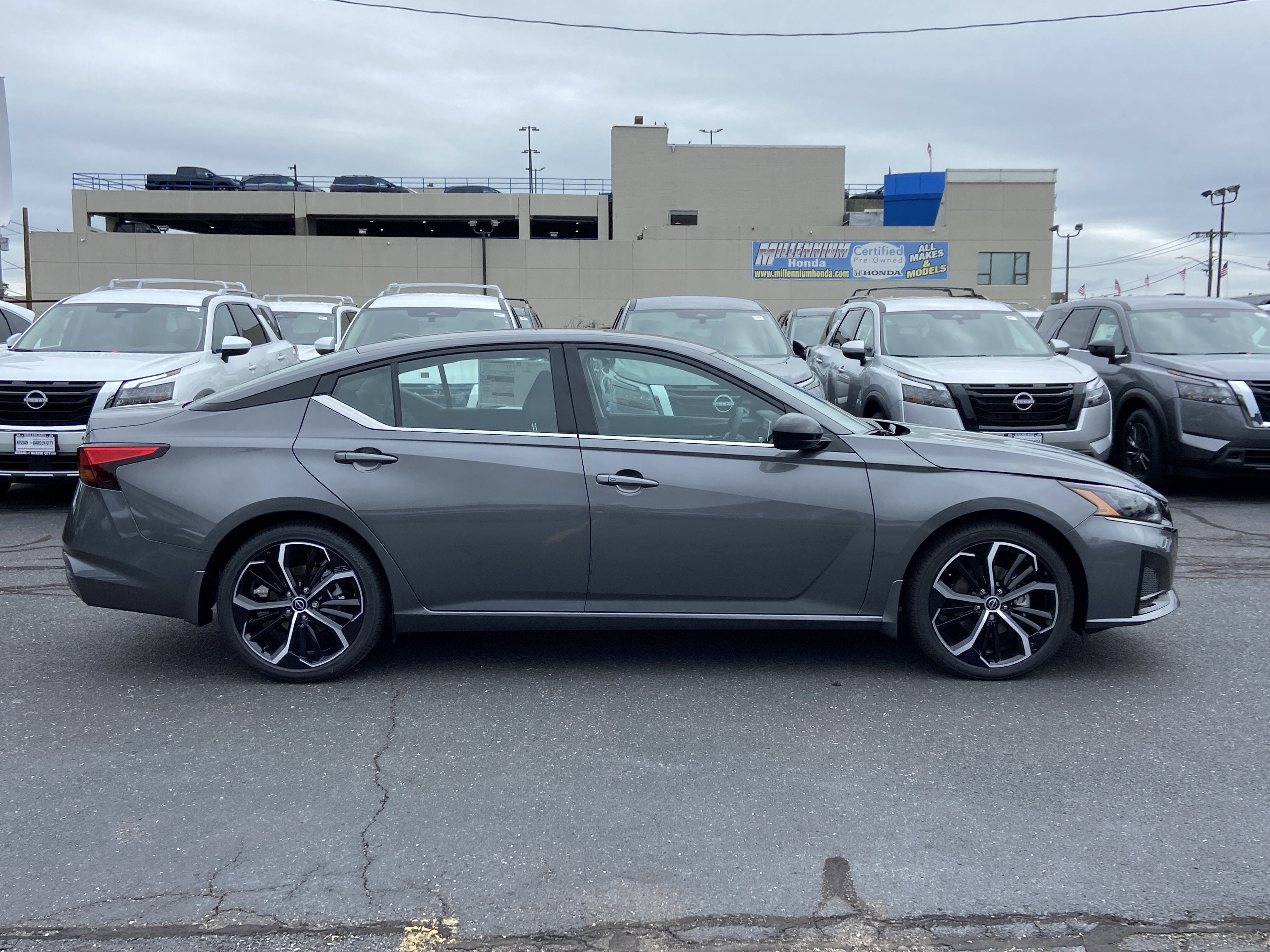 2025 Nissan Altima SR