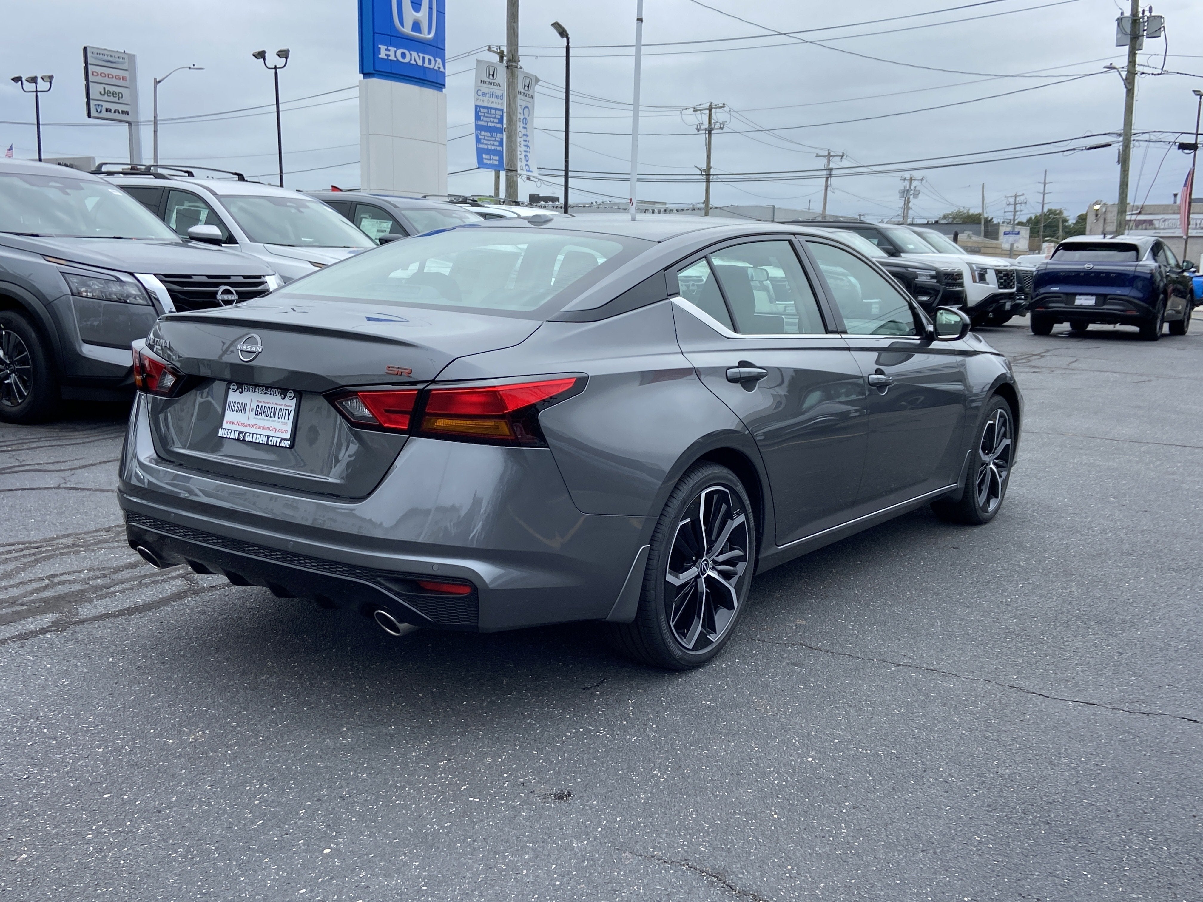2025 Nissan Altima SR