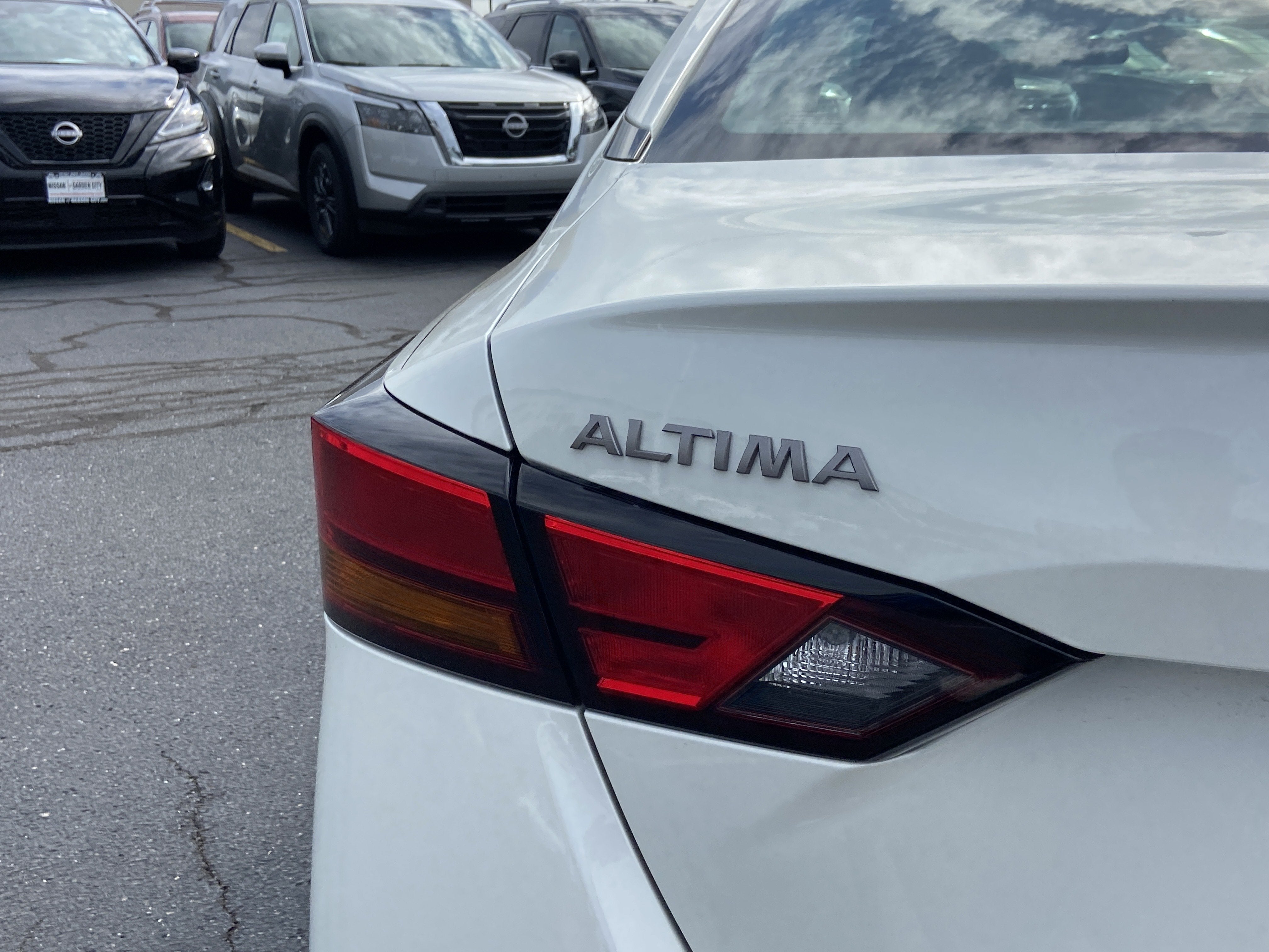 2025 Nissan Altima SR