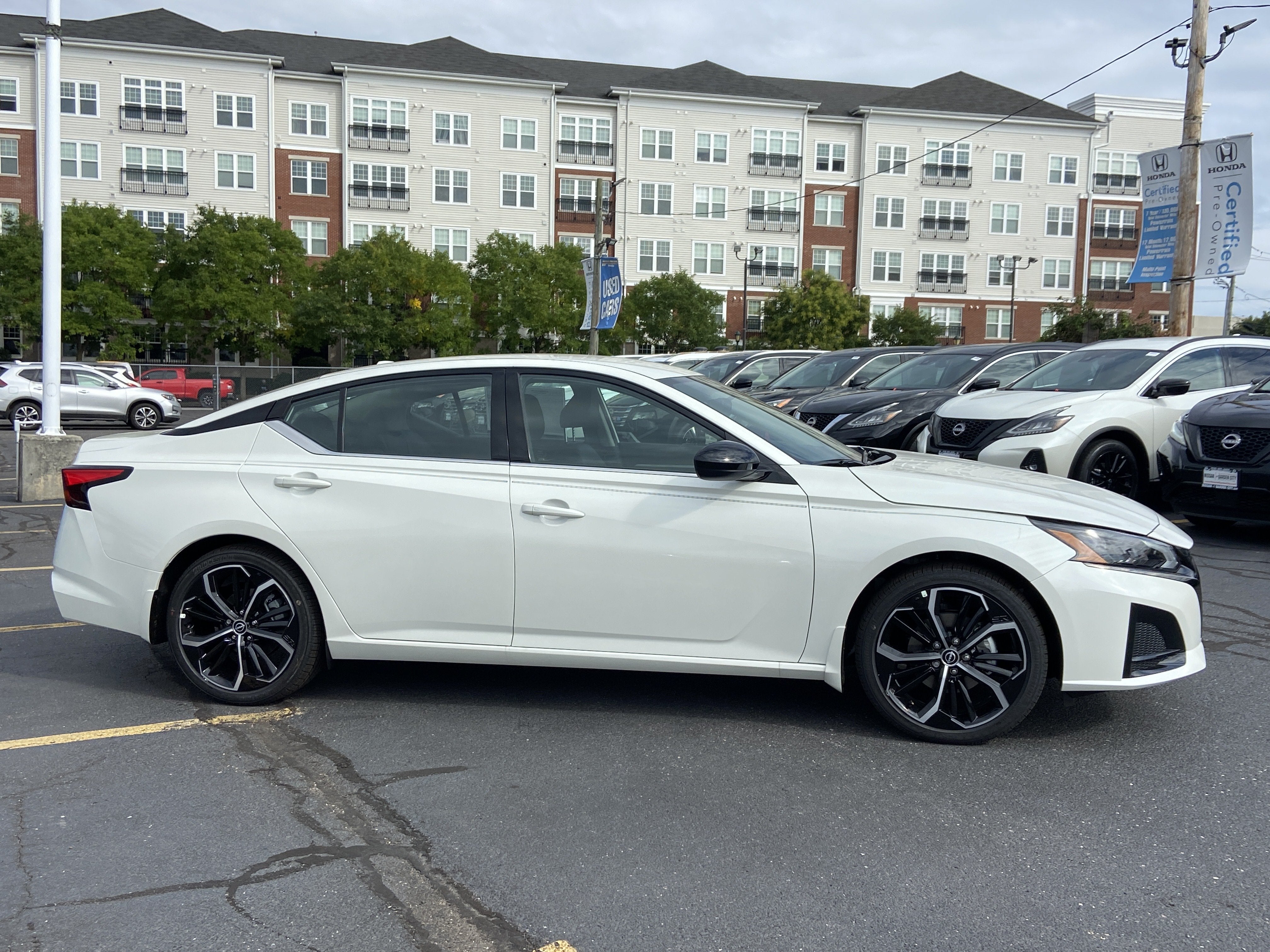 2025 Nissan Altima SR