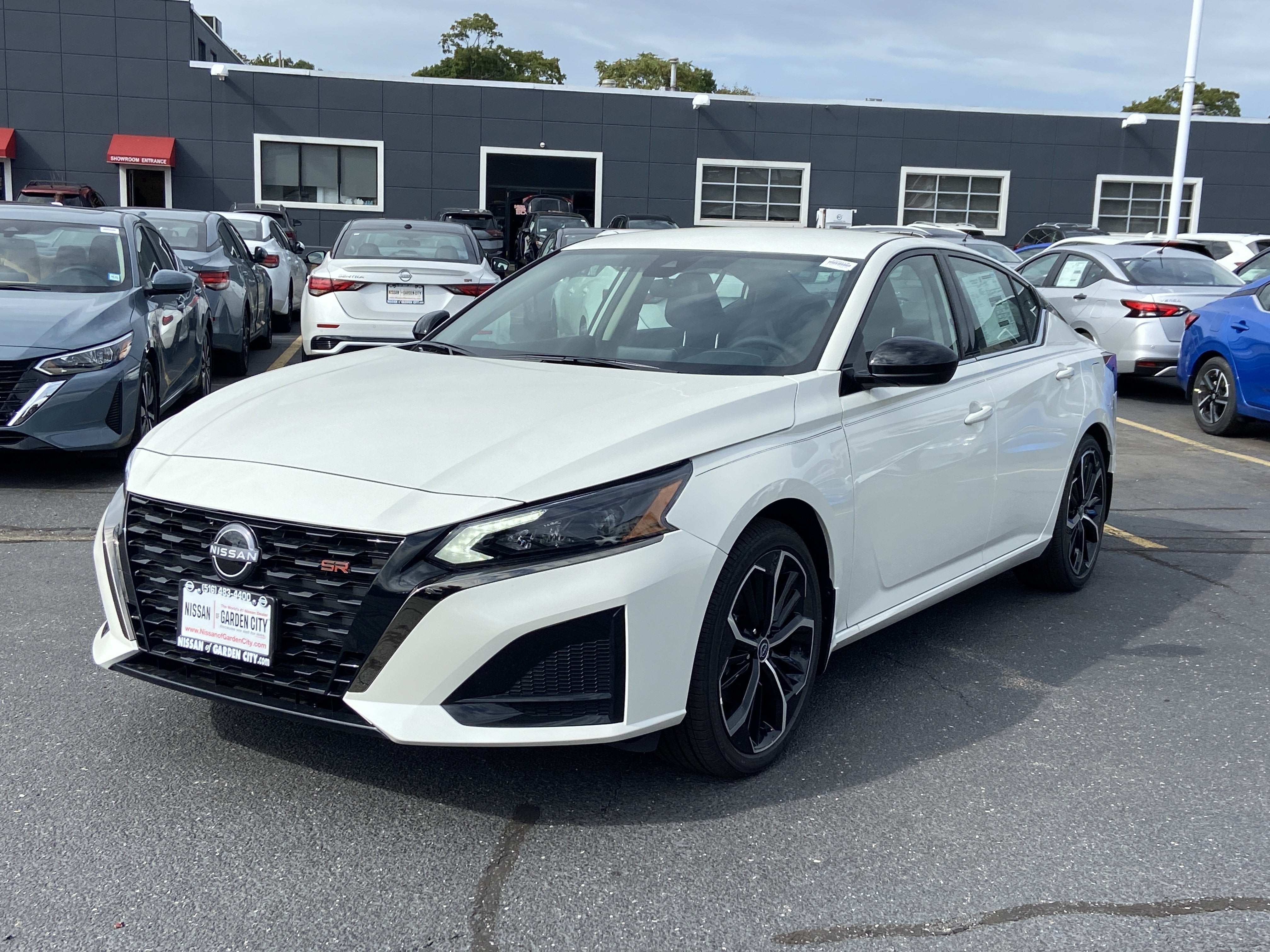2025 Nissan Altima SR