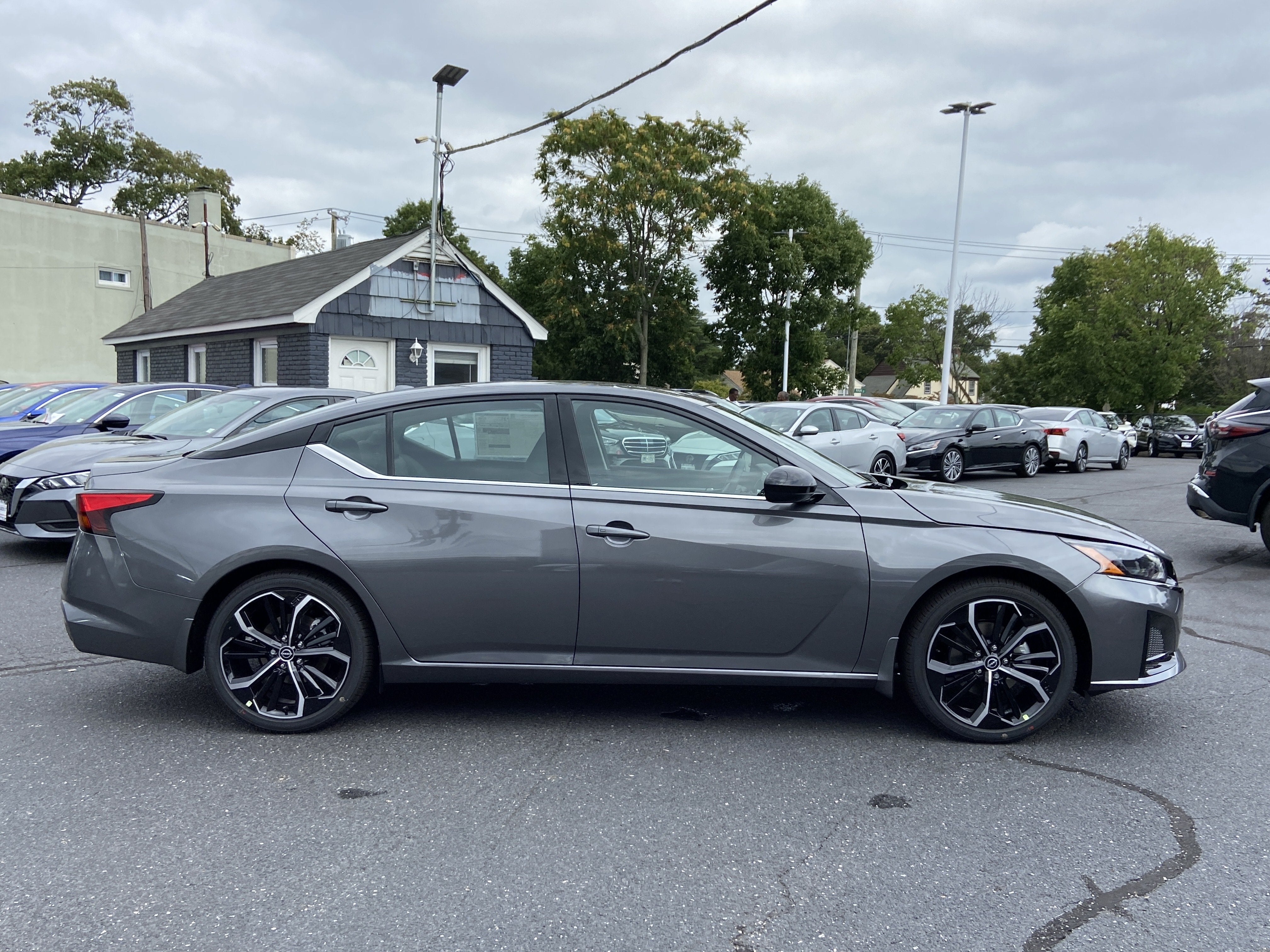 2025 Nissan Altima SR