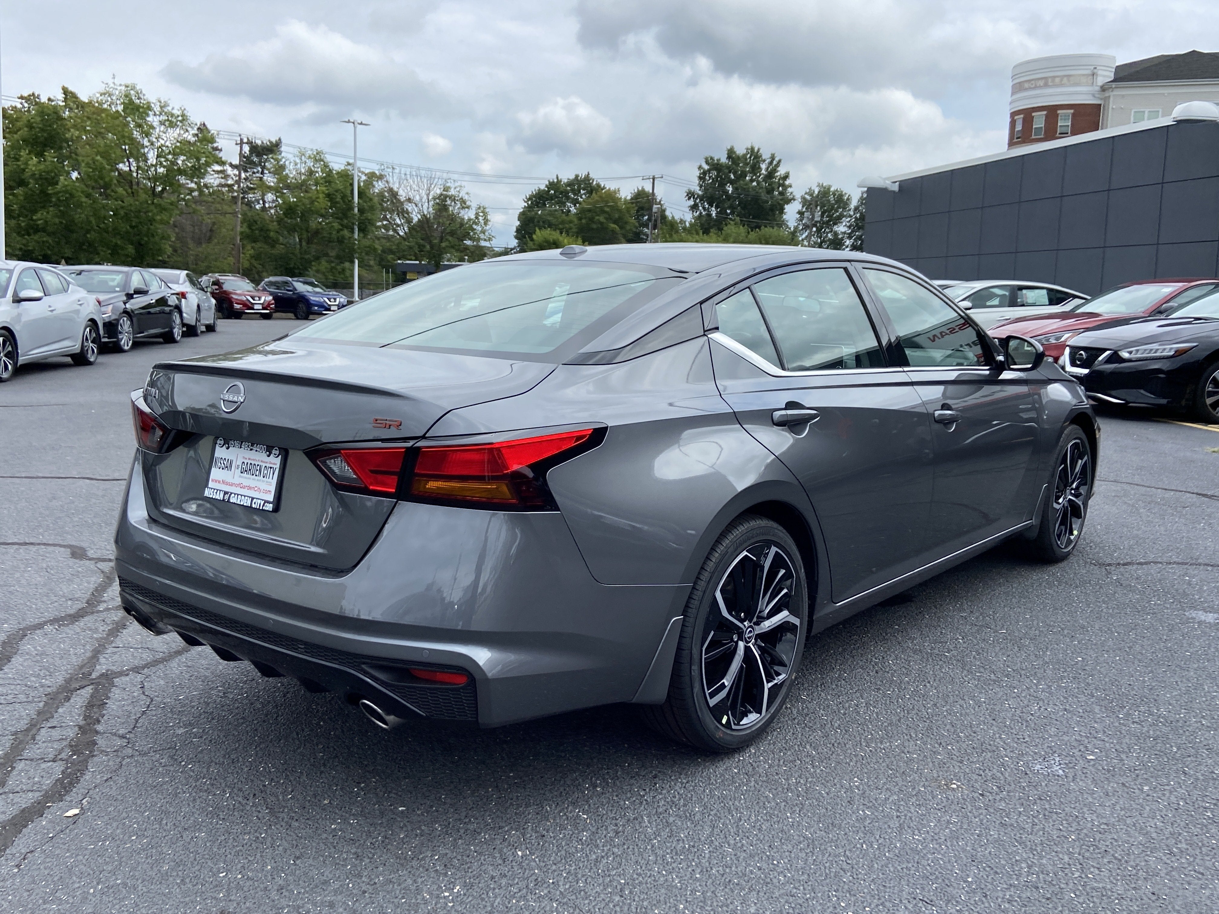 2025 Nissan Altima SR