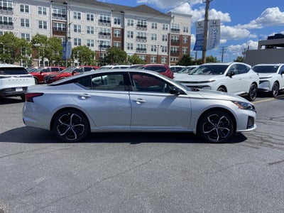 2025 Nissan Altima SR