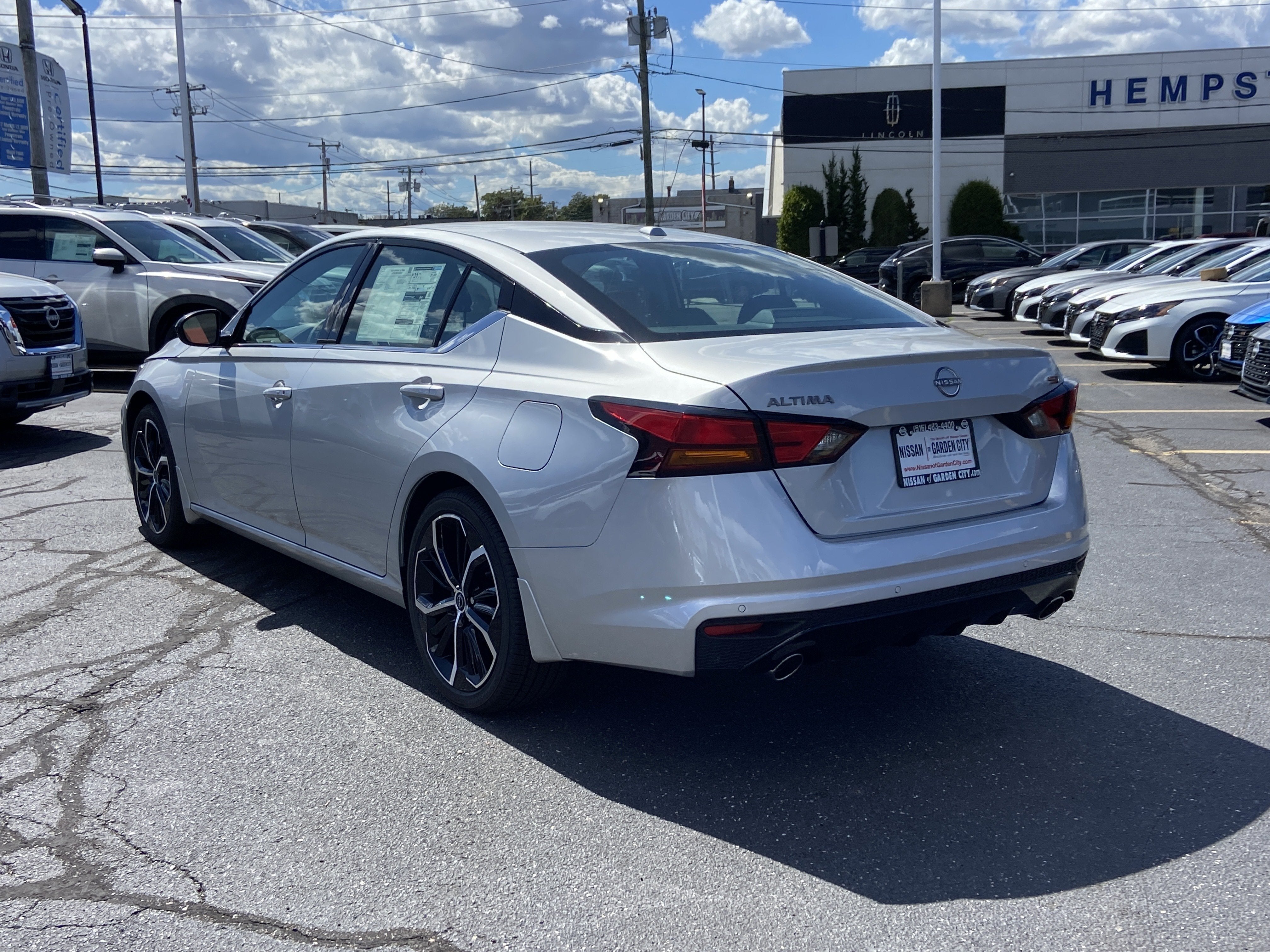 2025 Nissan Altima SR