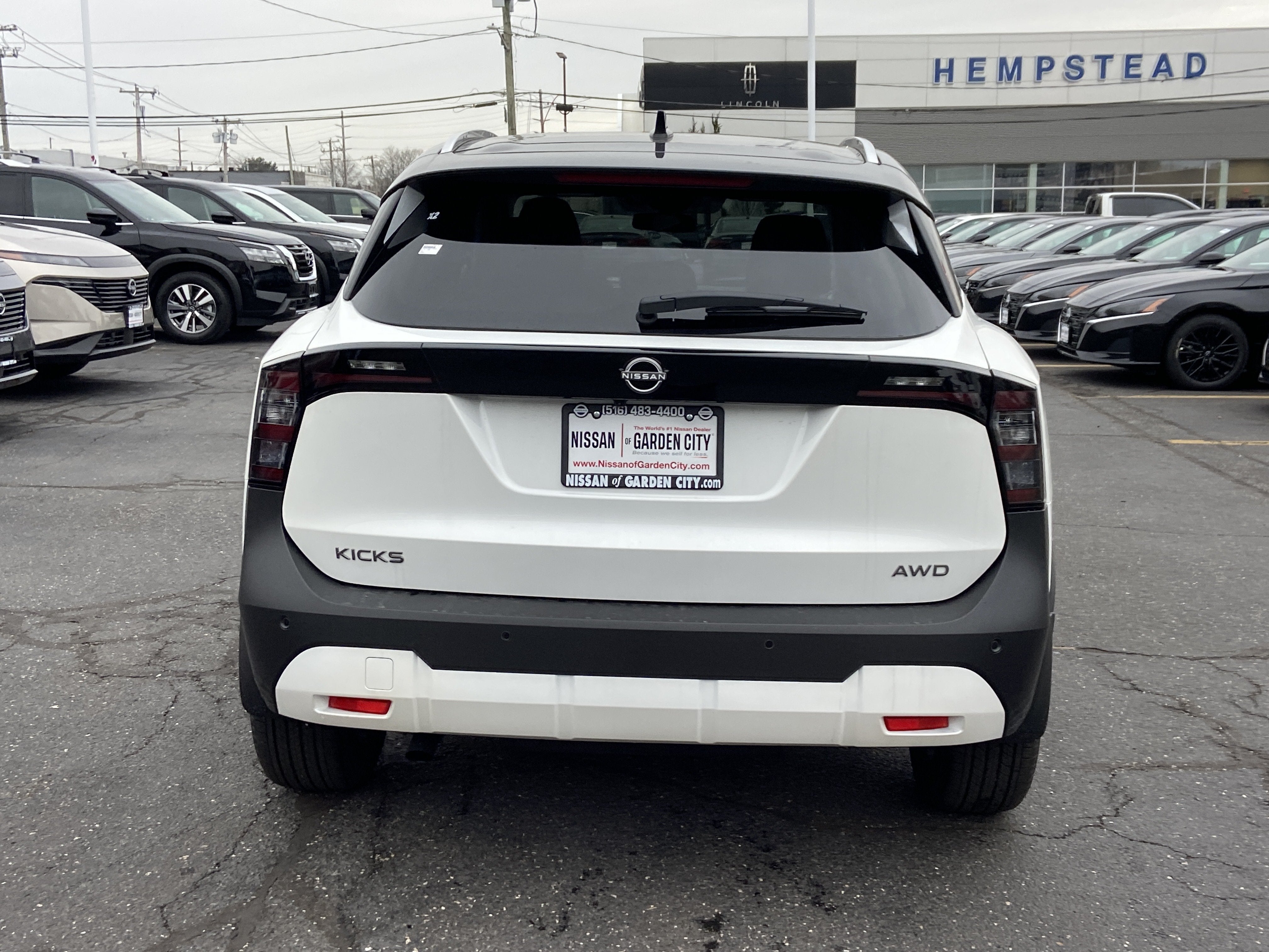 2026 Nissan Kicks SV