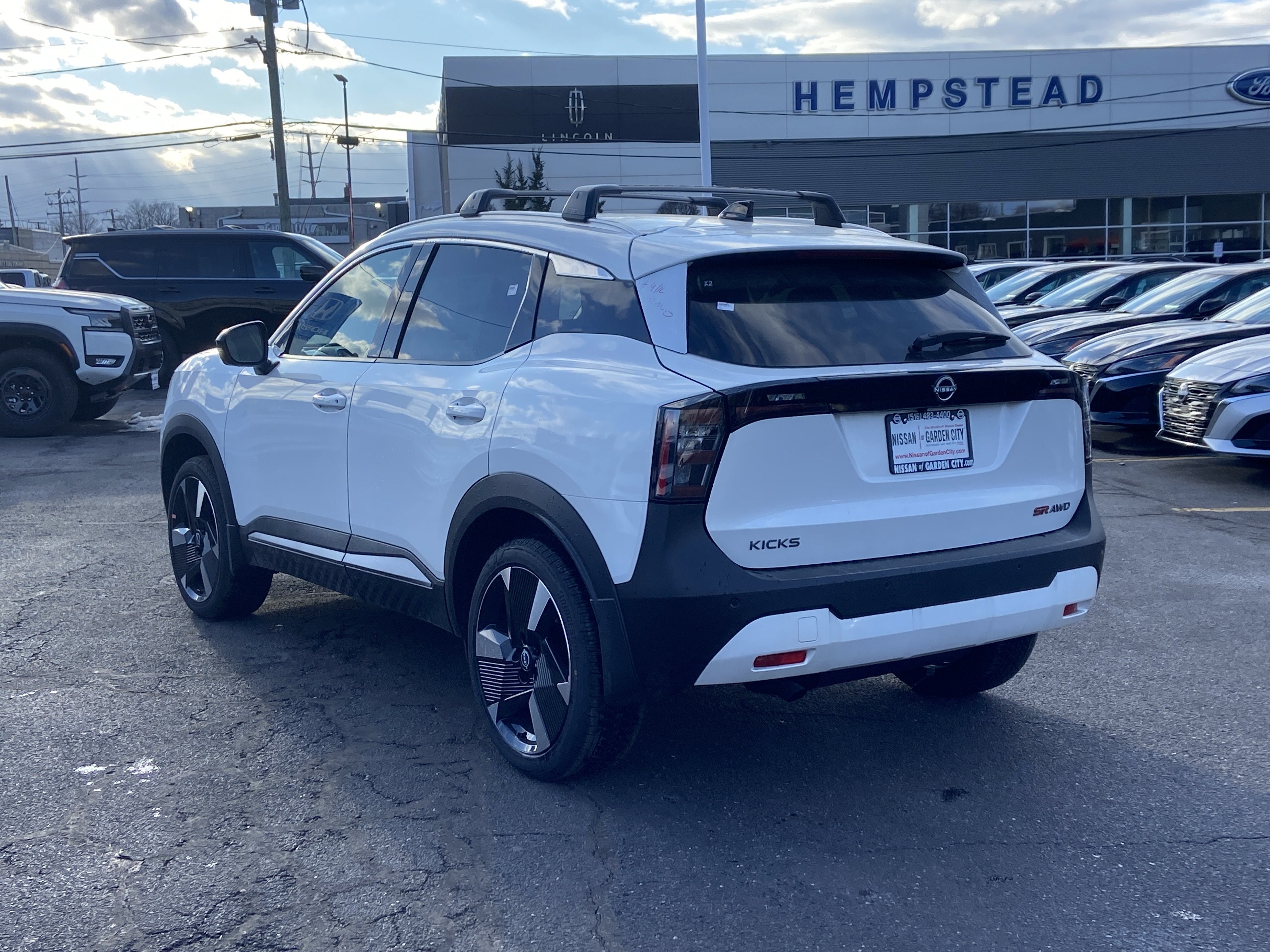 2026 Nissan Kicks SR