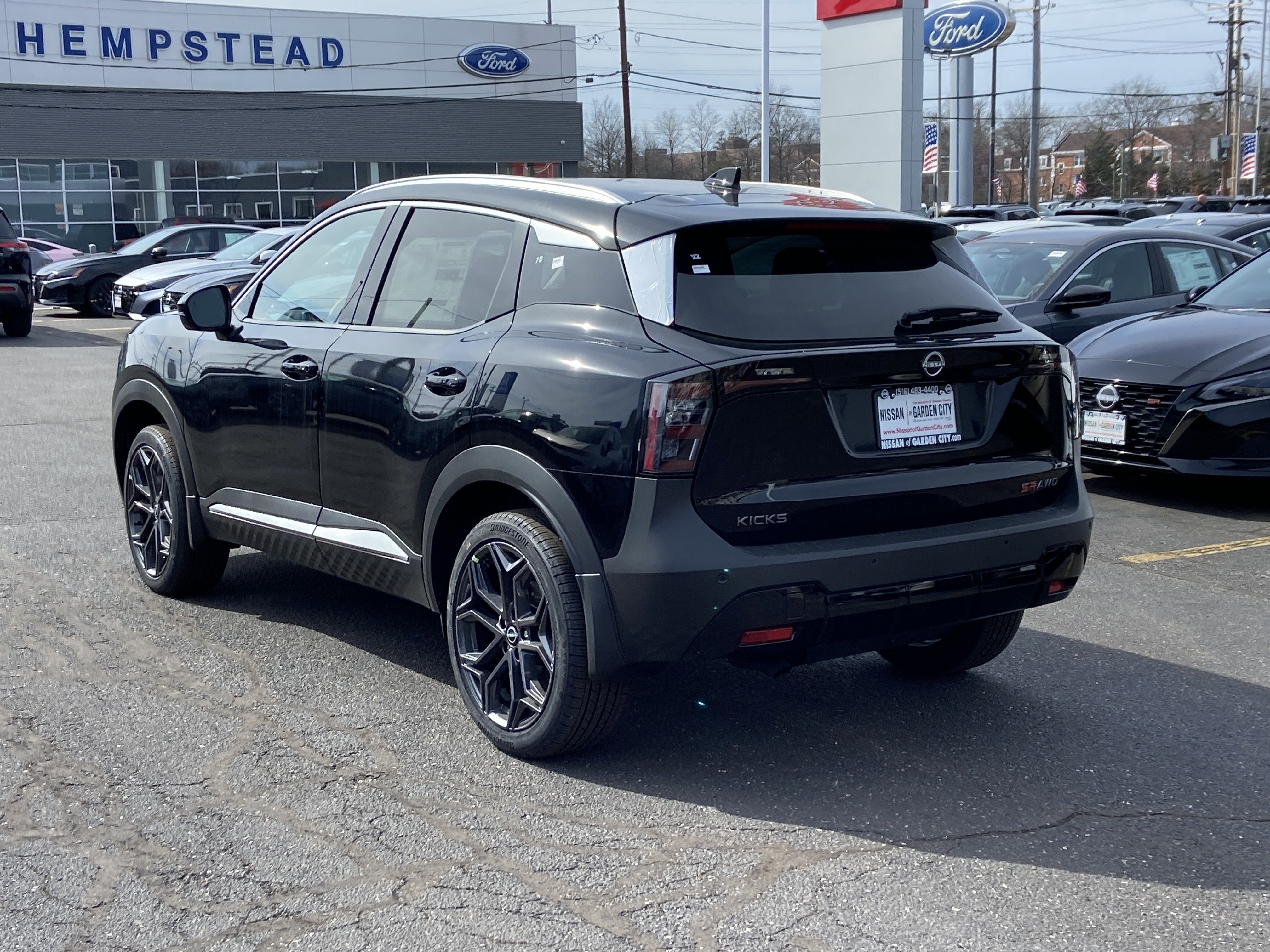 2026 Nissan Kicks SR