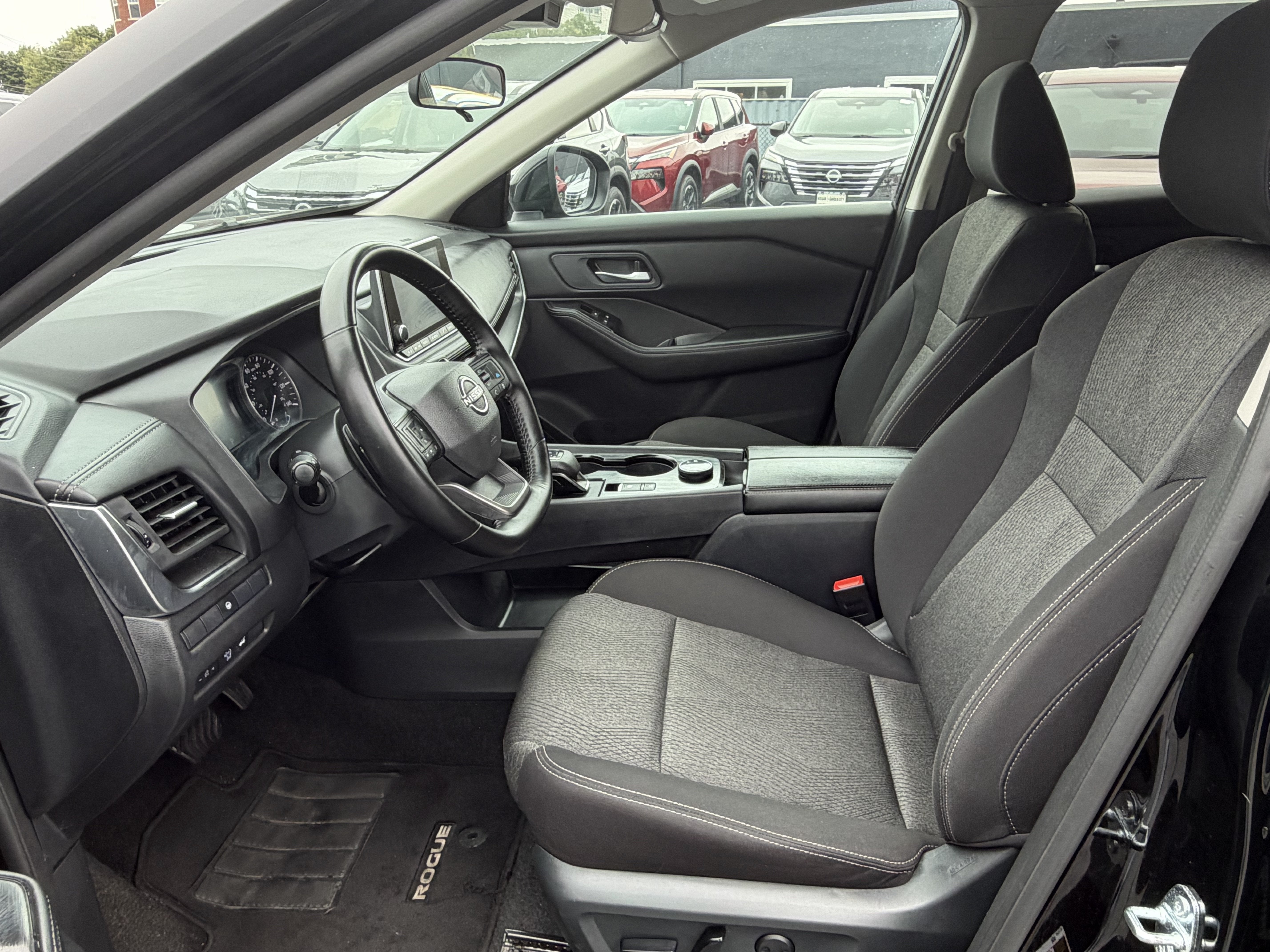 2025 Nissan Rogue SV