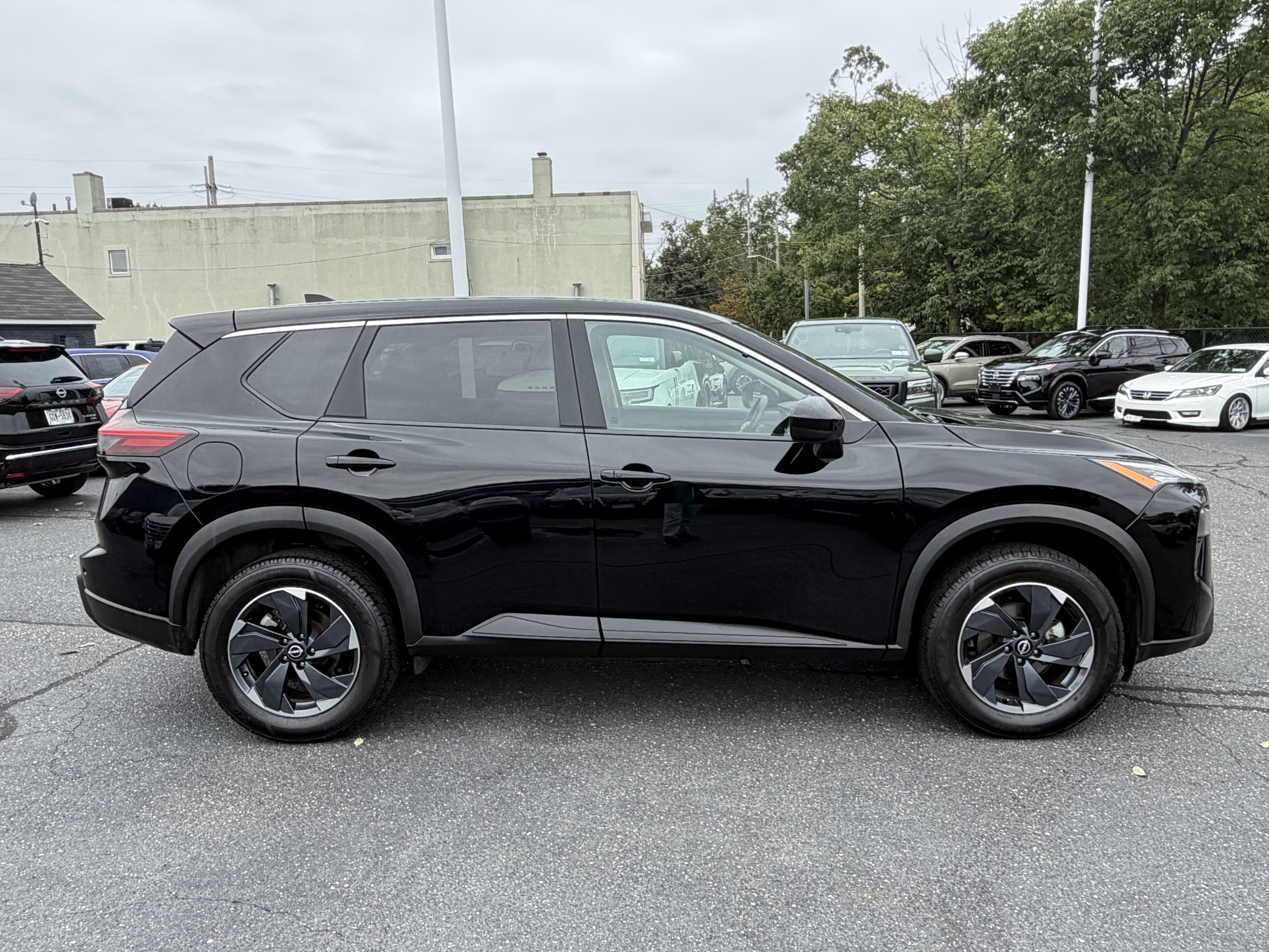 2025 Nissan Rogue SV