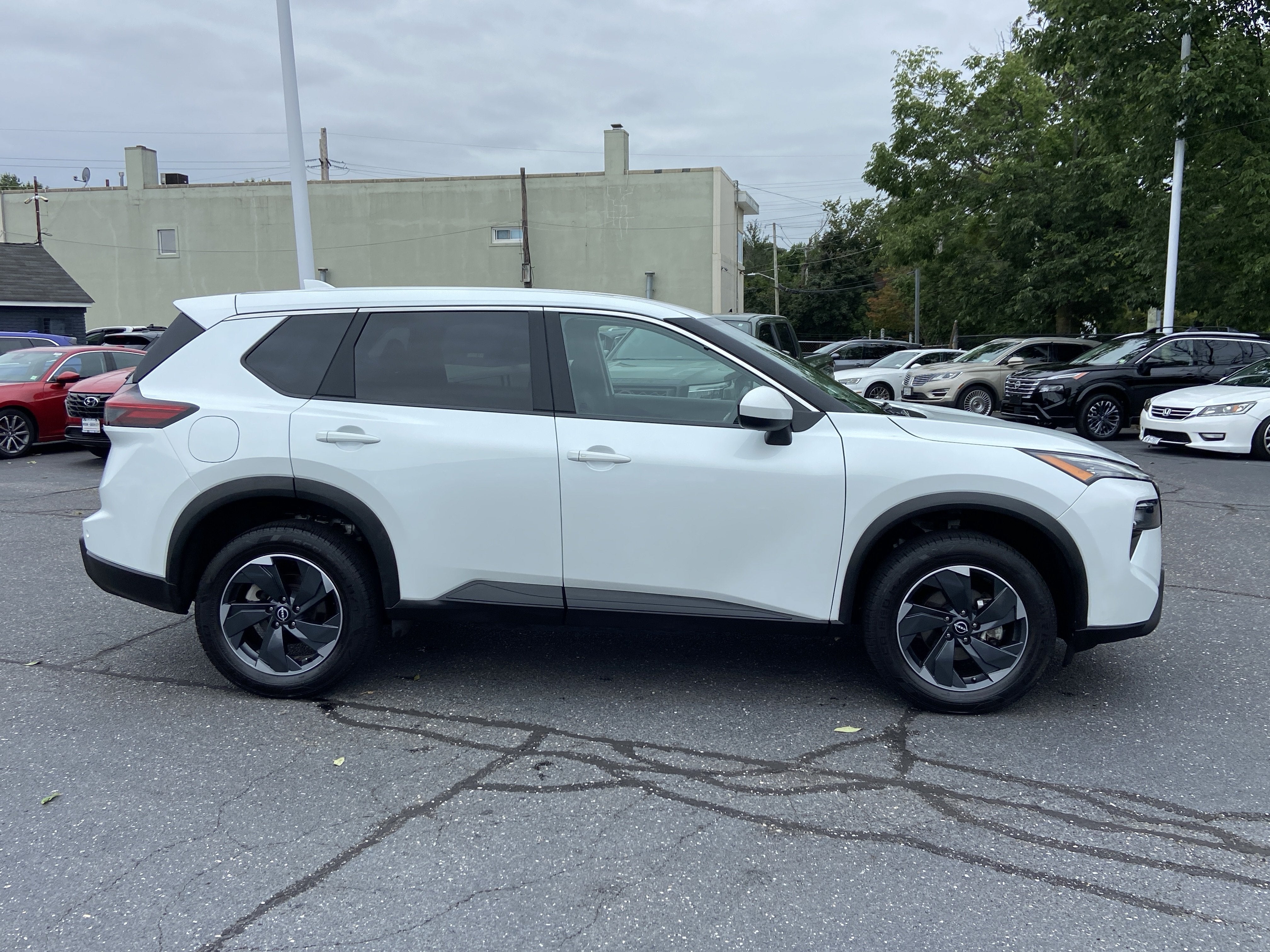 2025 Nissan Rogue SV