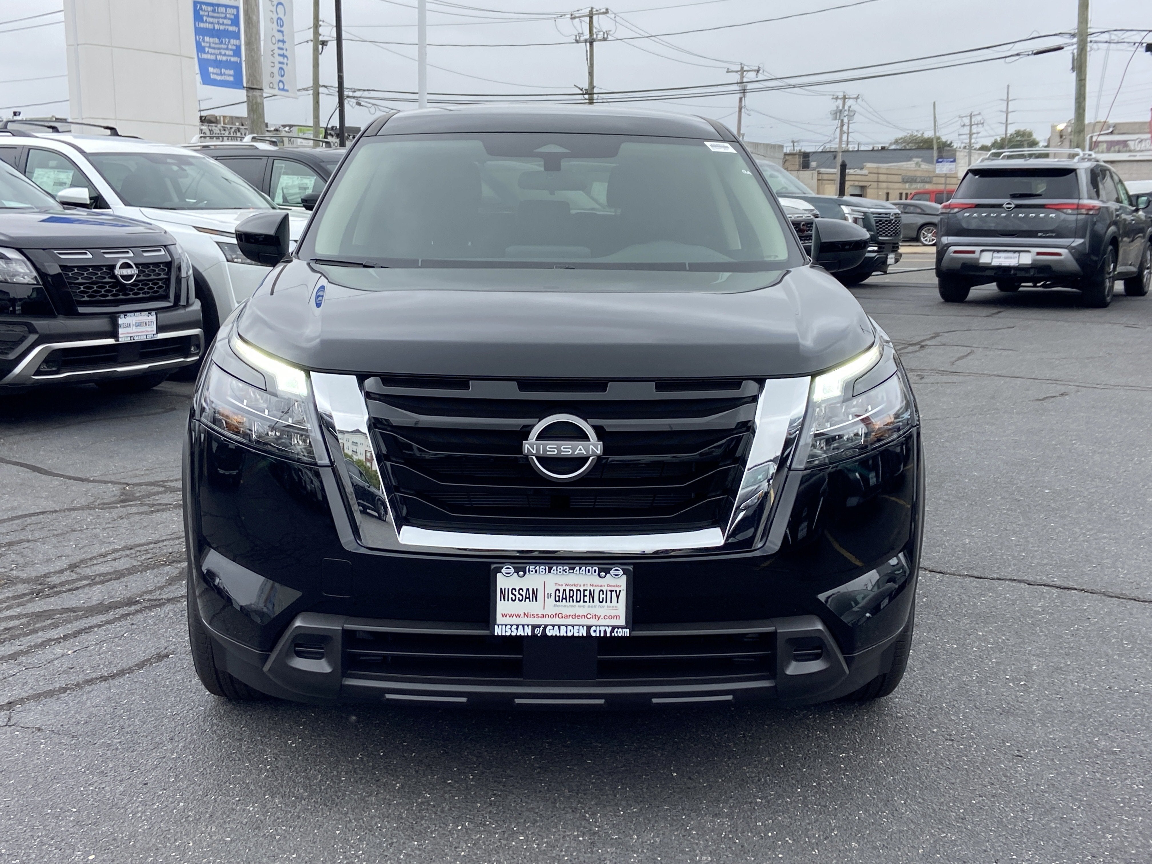 2025 Nissan Pathfinder S