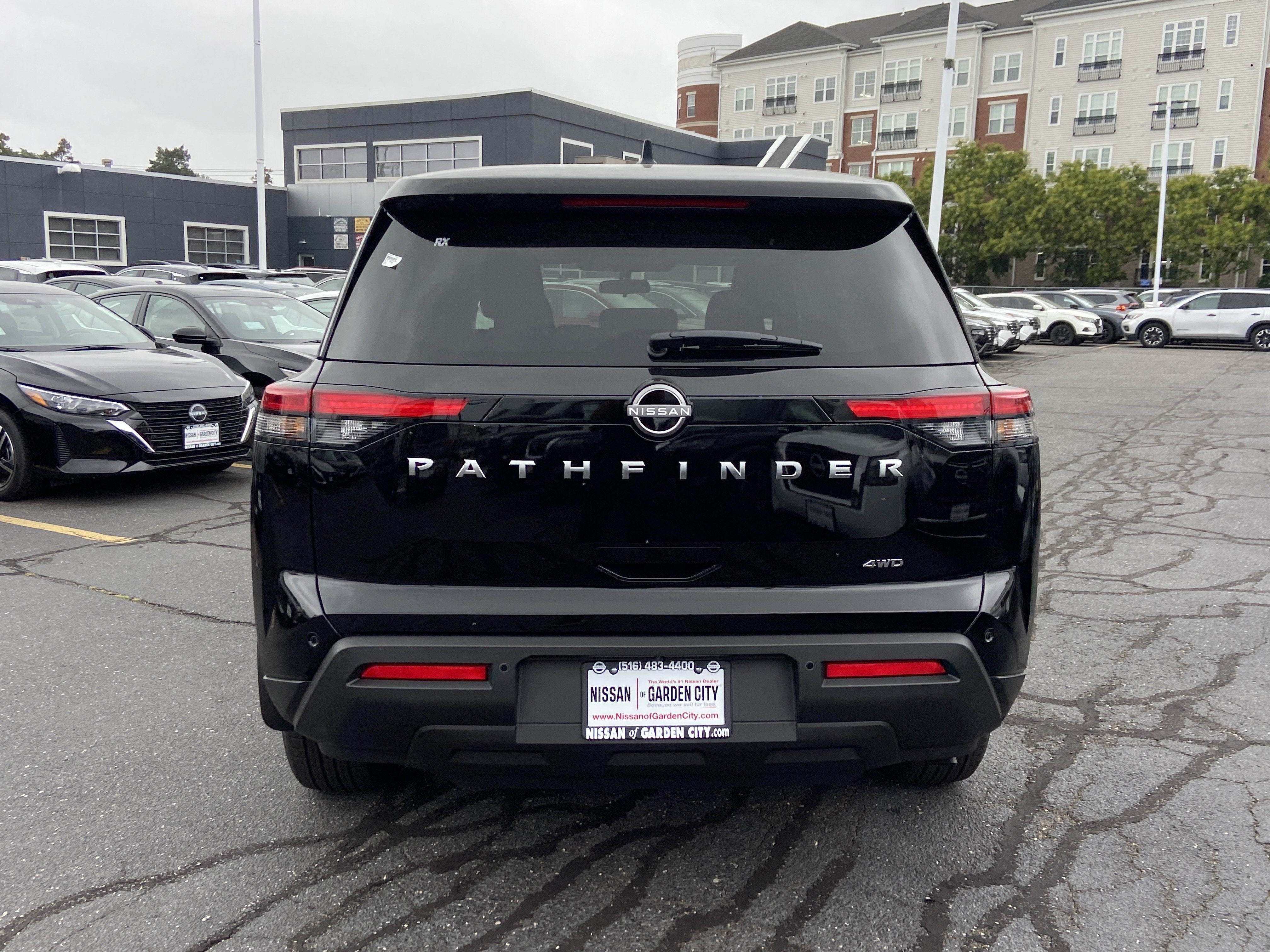 2025 Nissan Pathfinder S