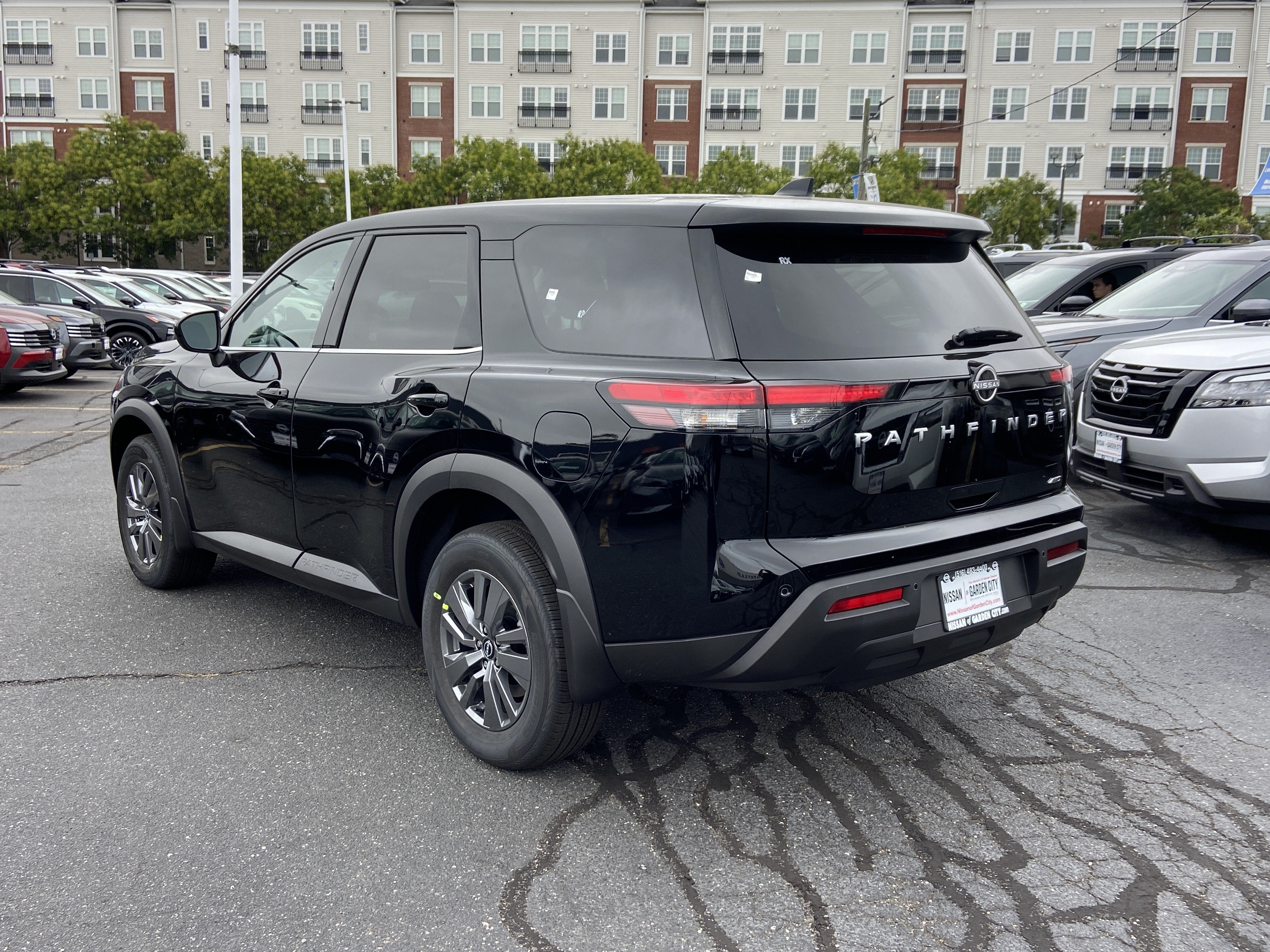 2025 Nissan Pathfinder S