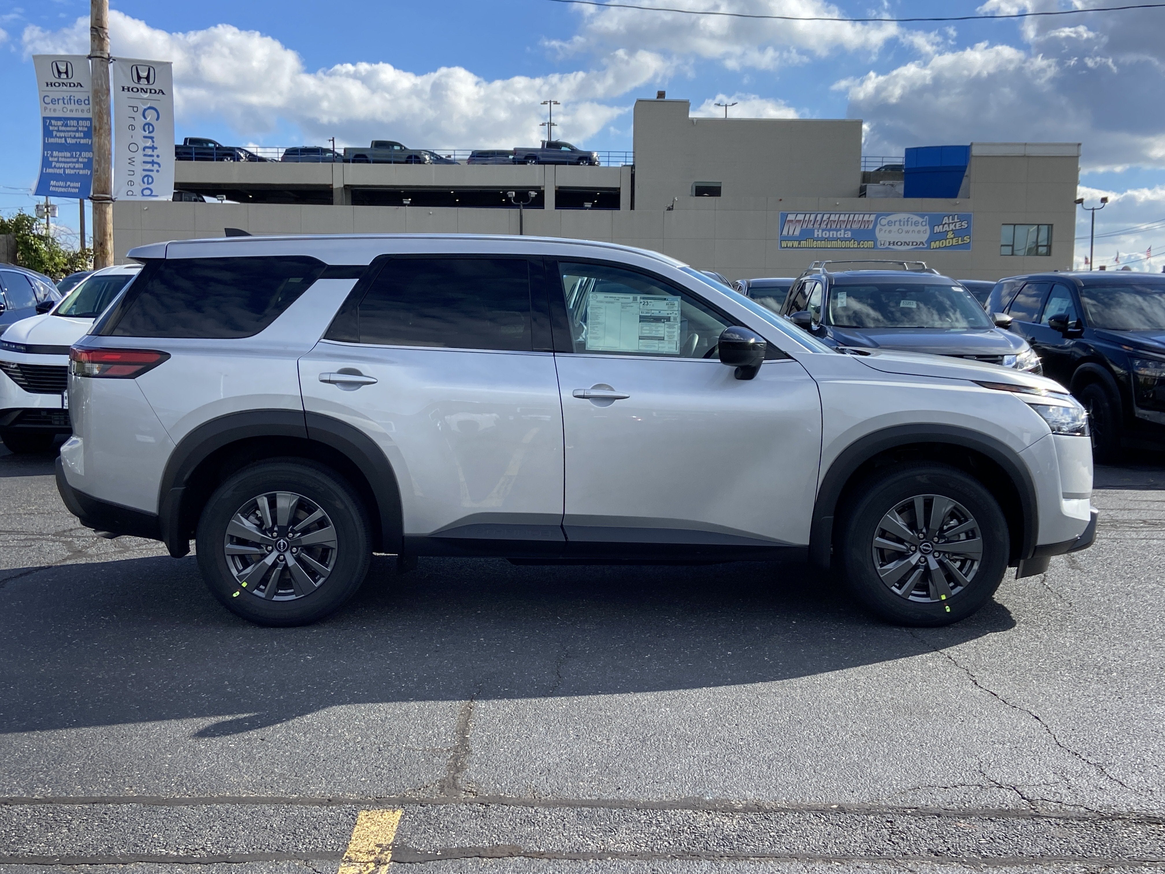2025 Nissan Pathfinder S