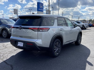2025 Nissan Pathfinder S