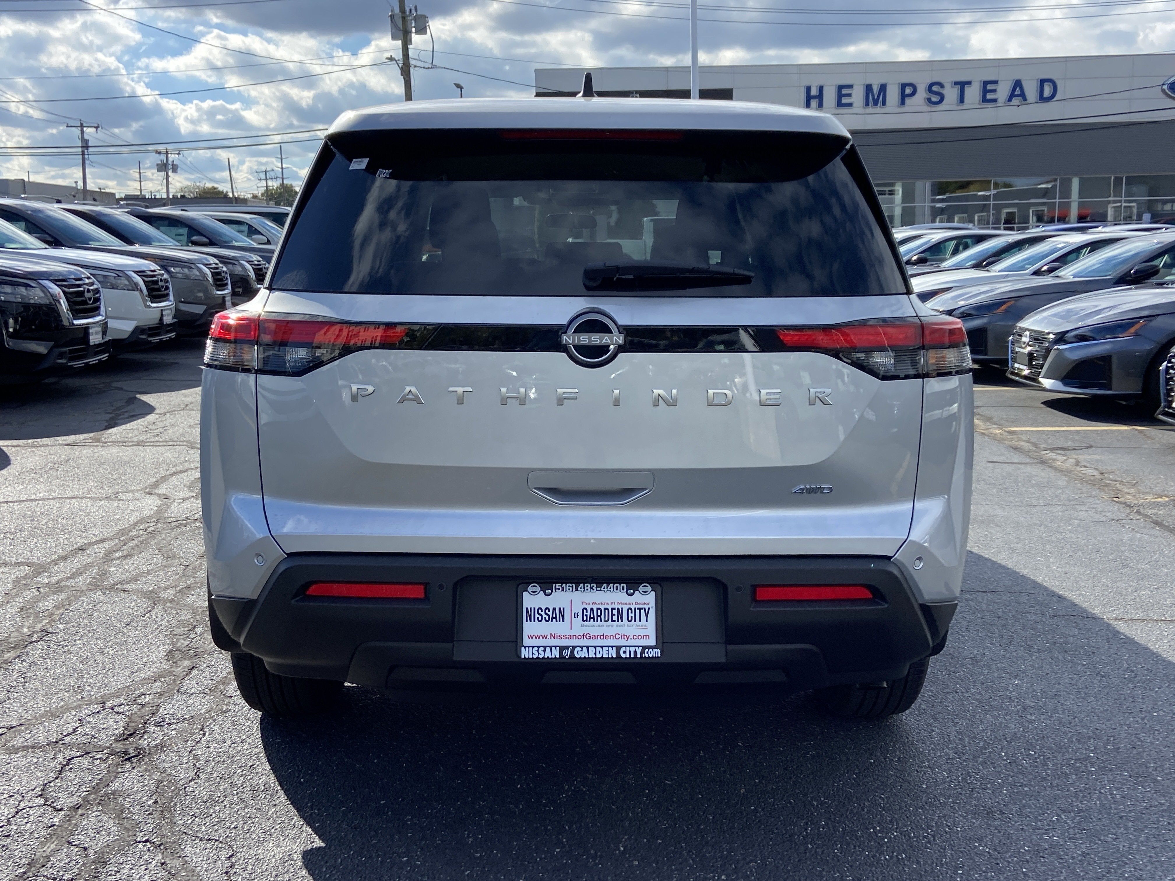 2025 Nissan Pathfinder S