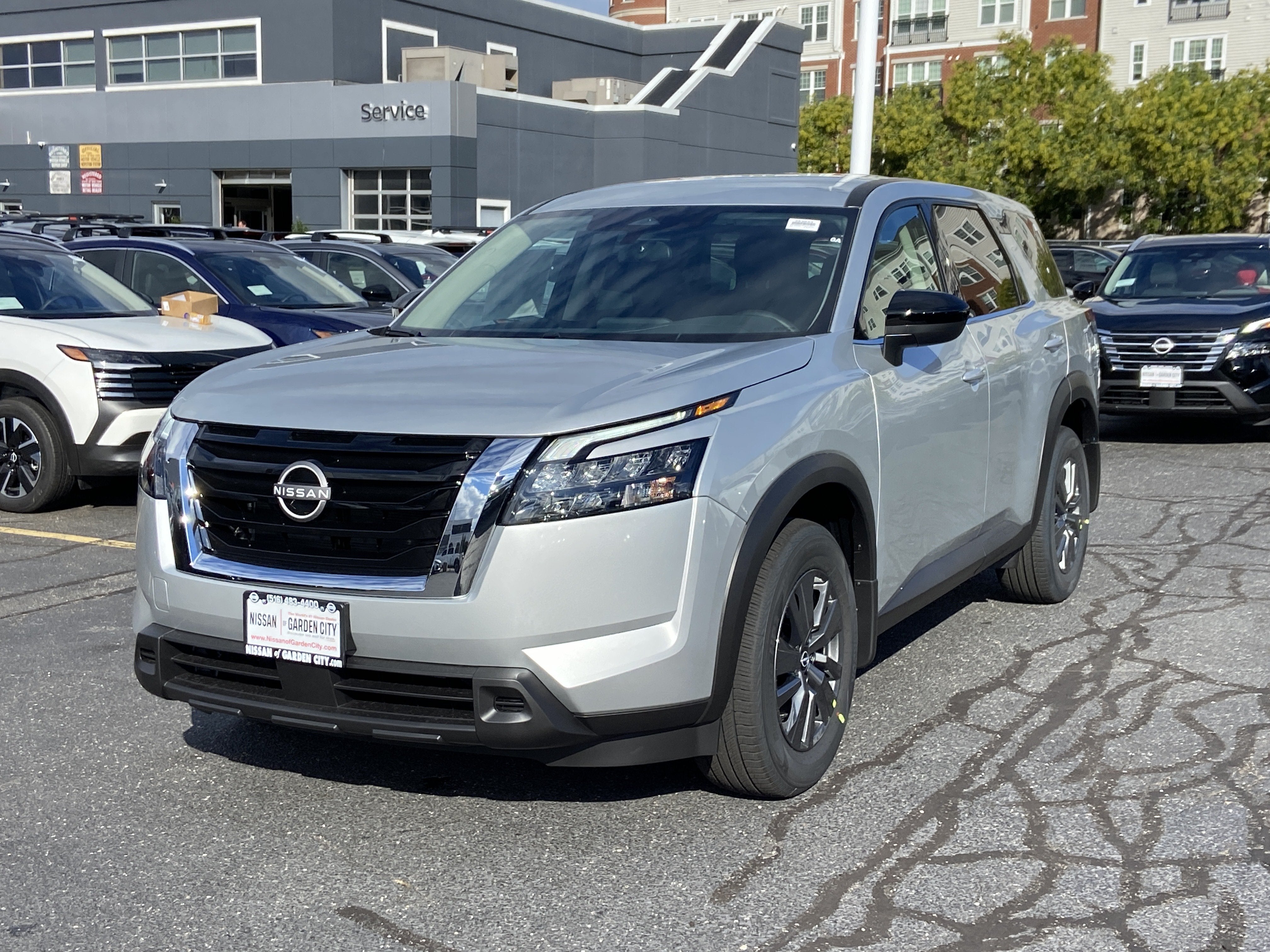 2025 Nissan Pathfinder S