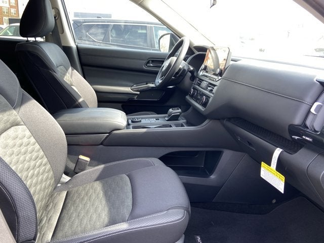 2024 Nissan Pathfinder S