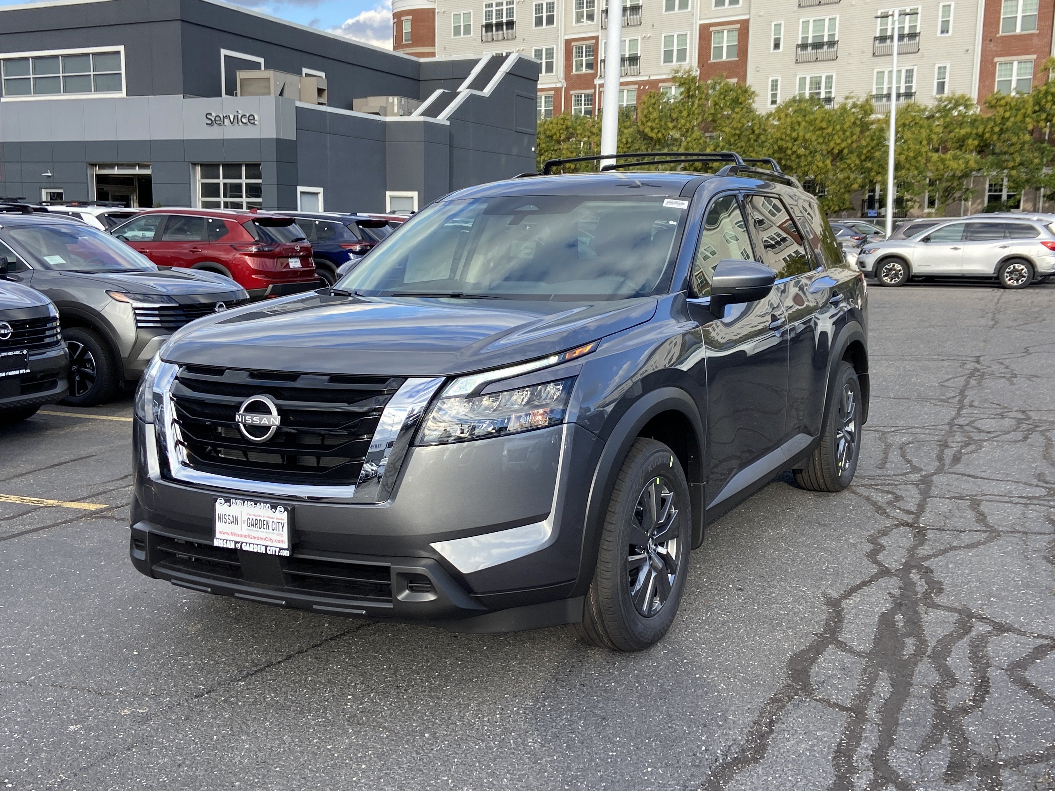 2025 Nissan Pathfinder SV