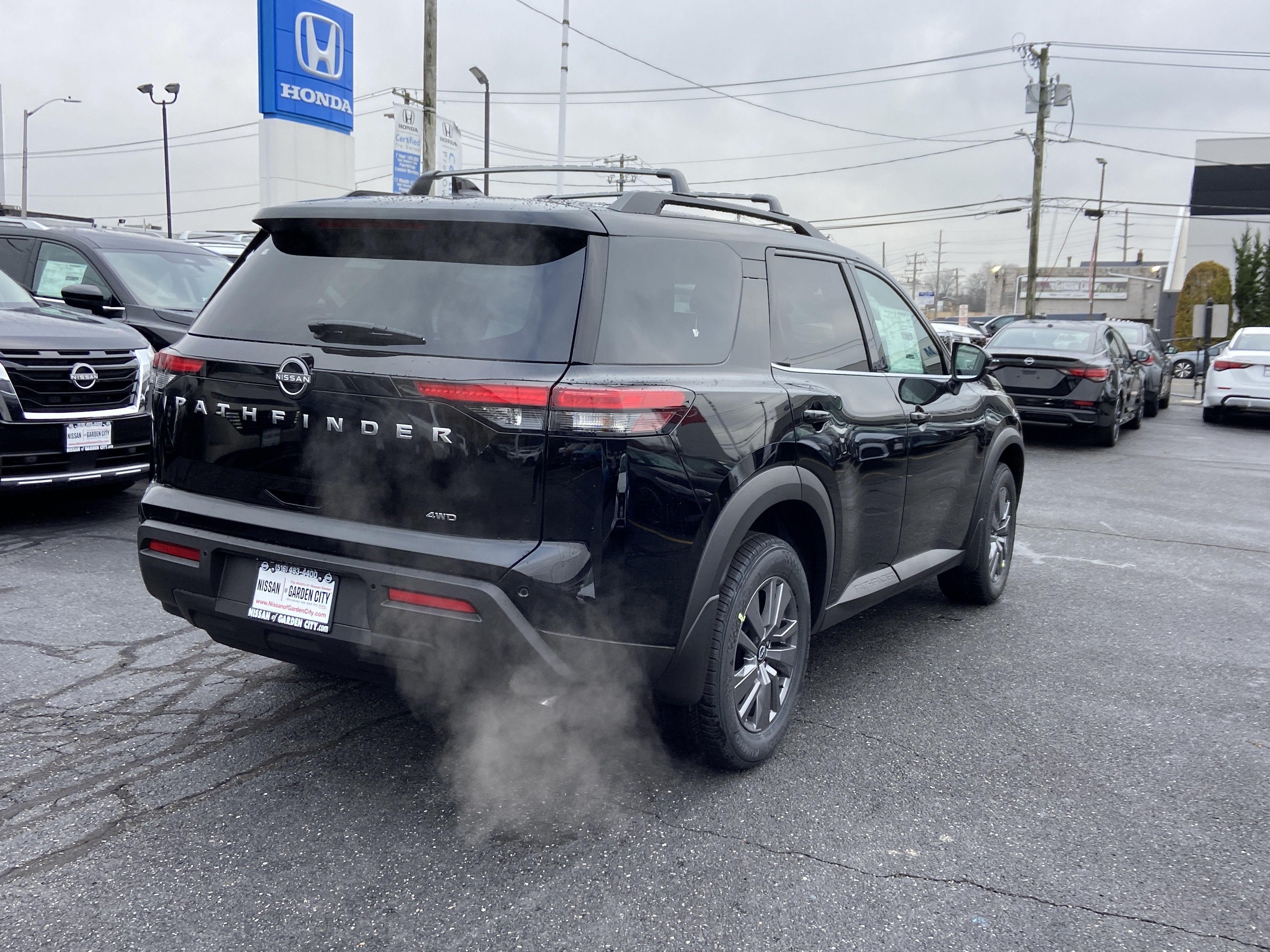 2025 Nissan Pathfinder SV