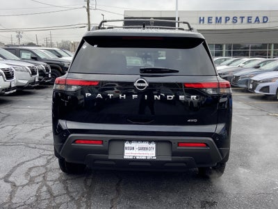 2025 Nissan Pathfinder SV