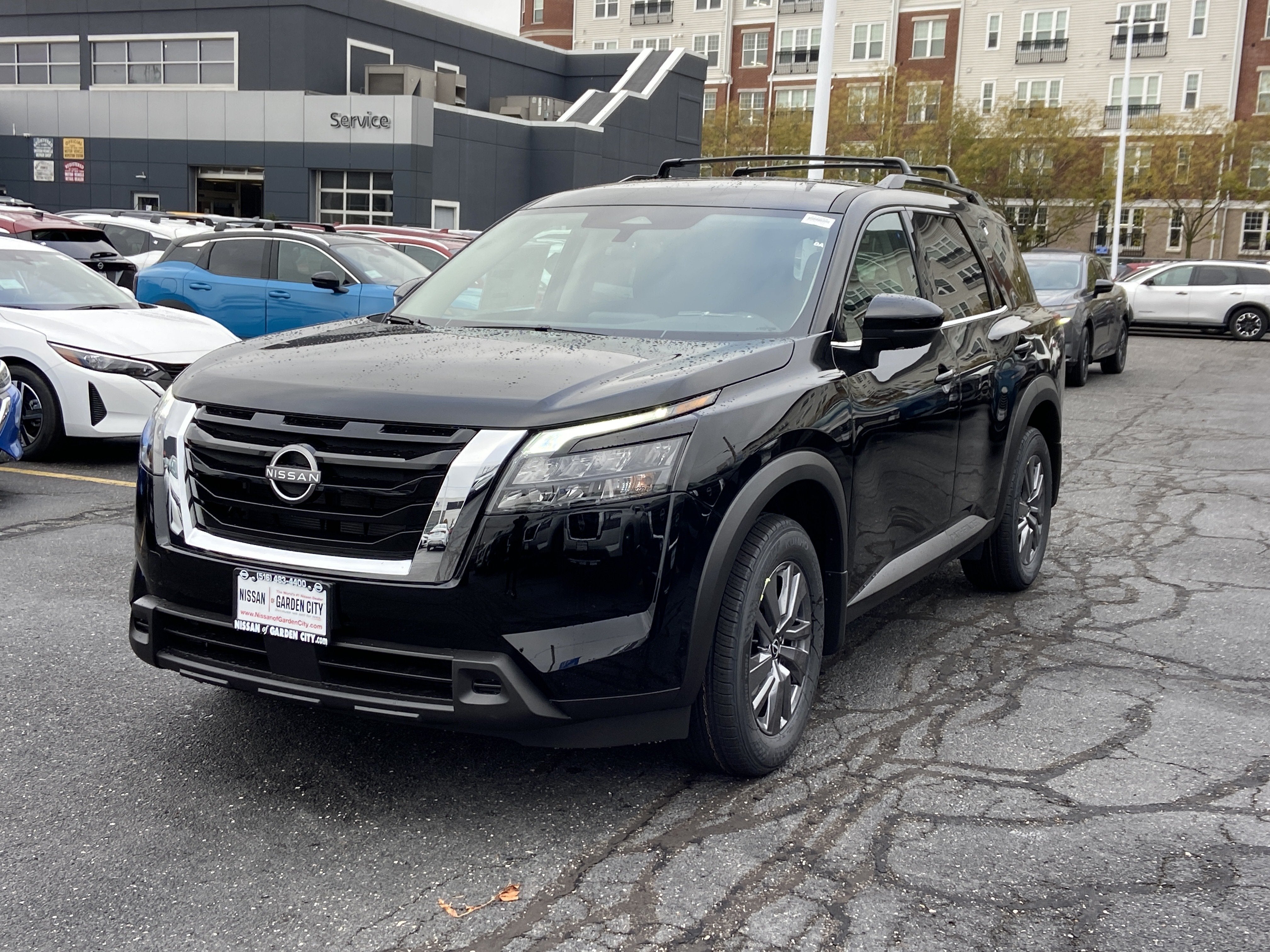 2025 Nissan Pathfinder SV