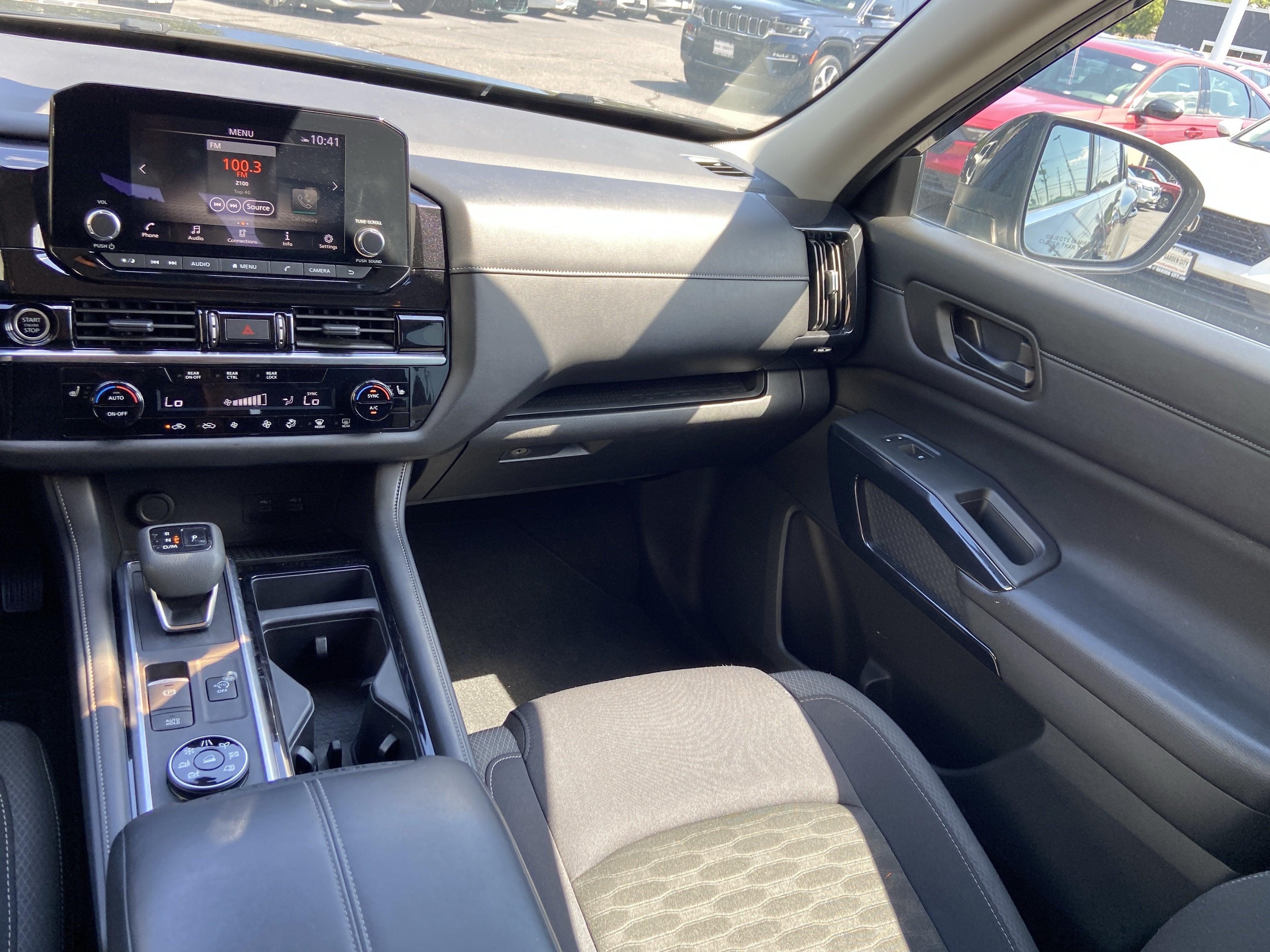2024 Nissan Pathfinder SV