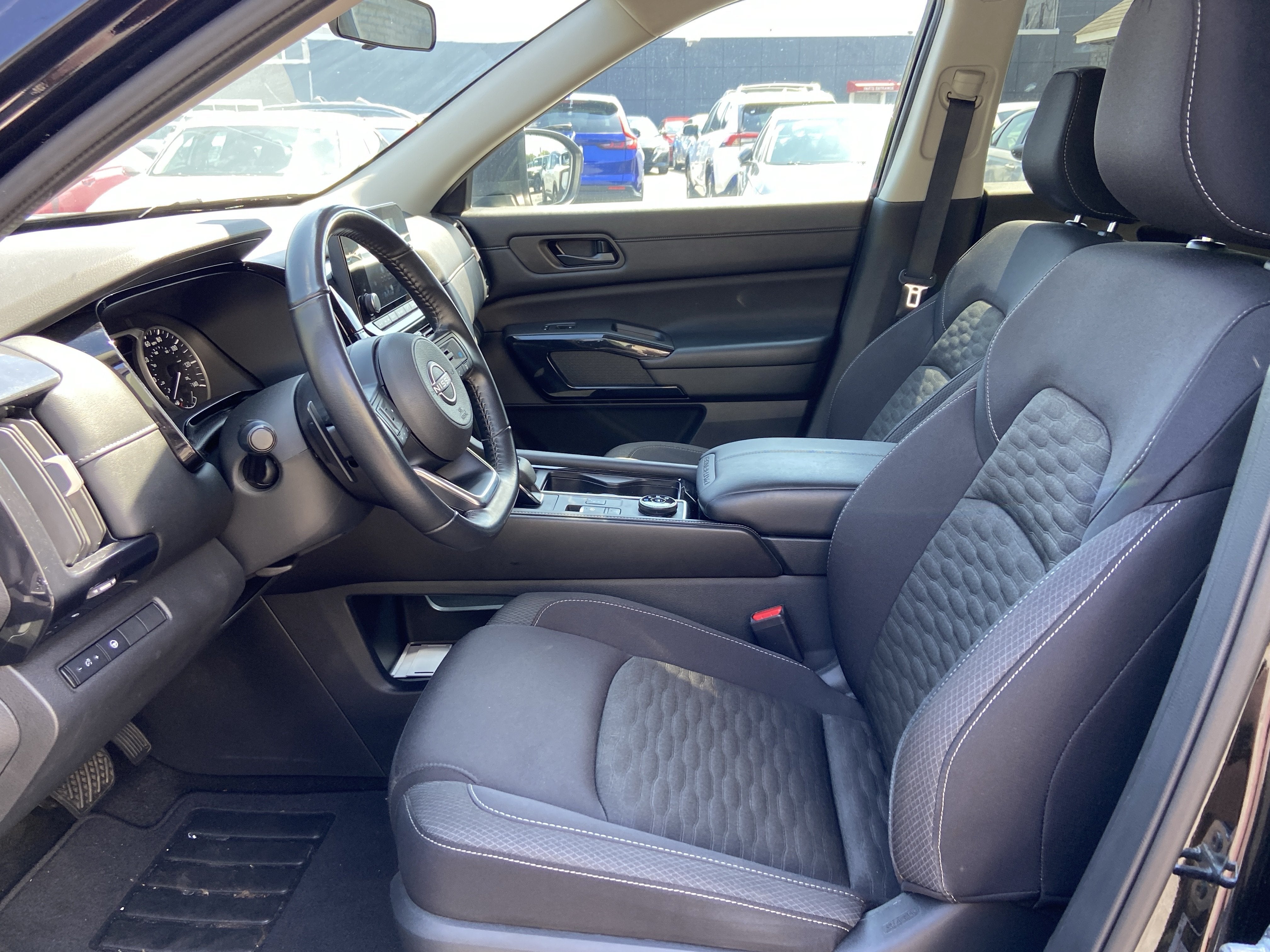 2024 Nissan Pathfinder SV