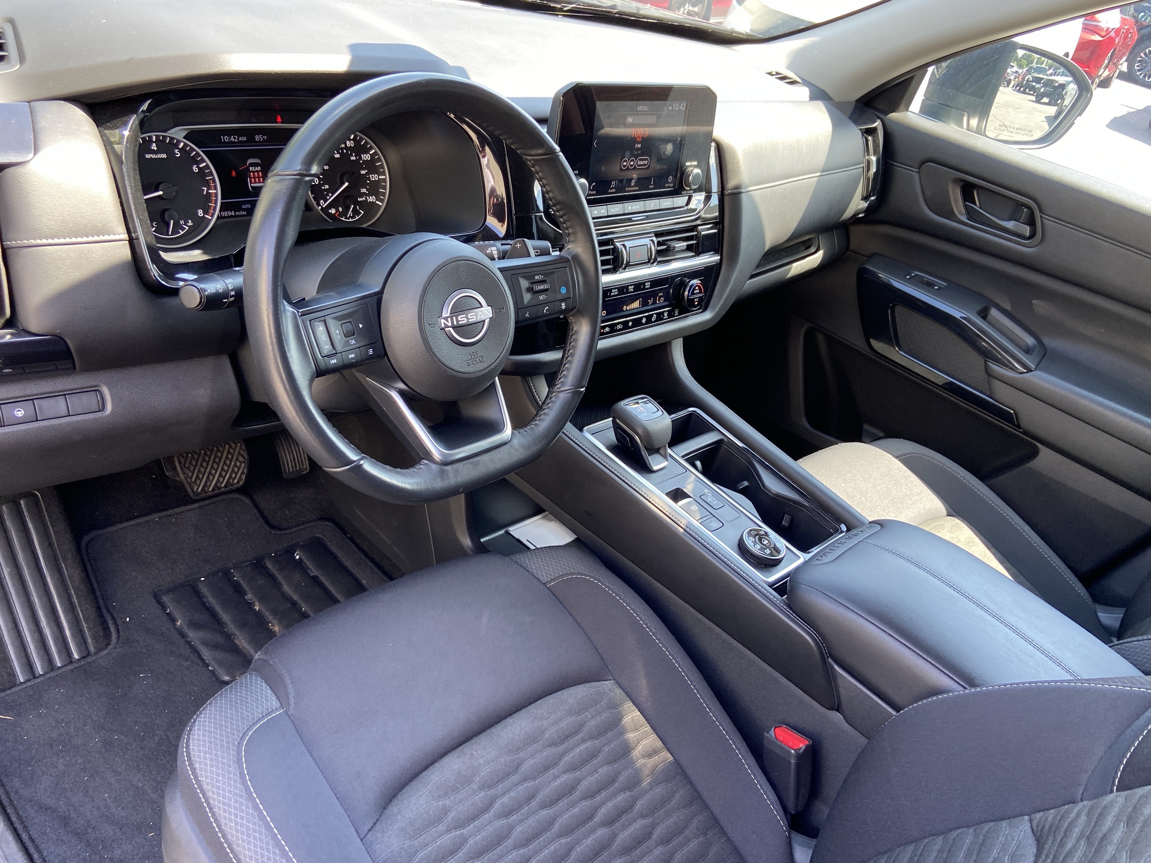 2024 Nissan Pathfinder SV
