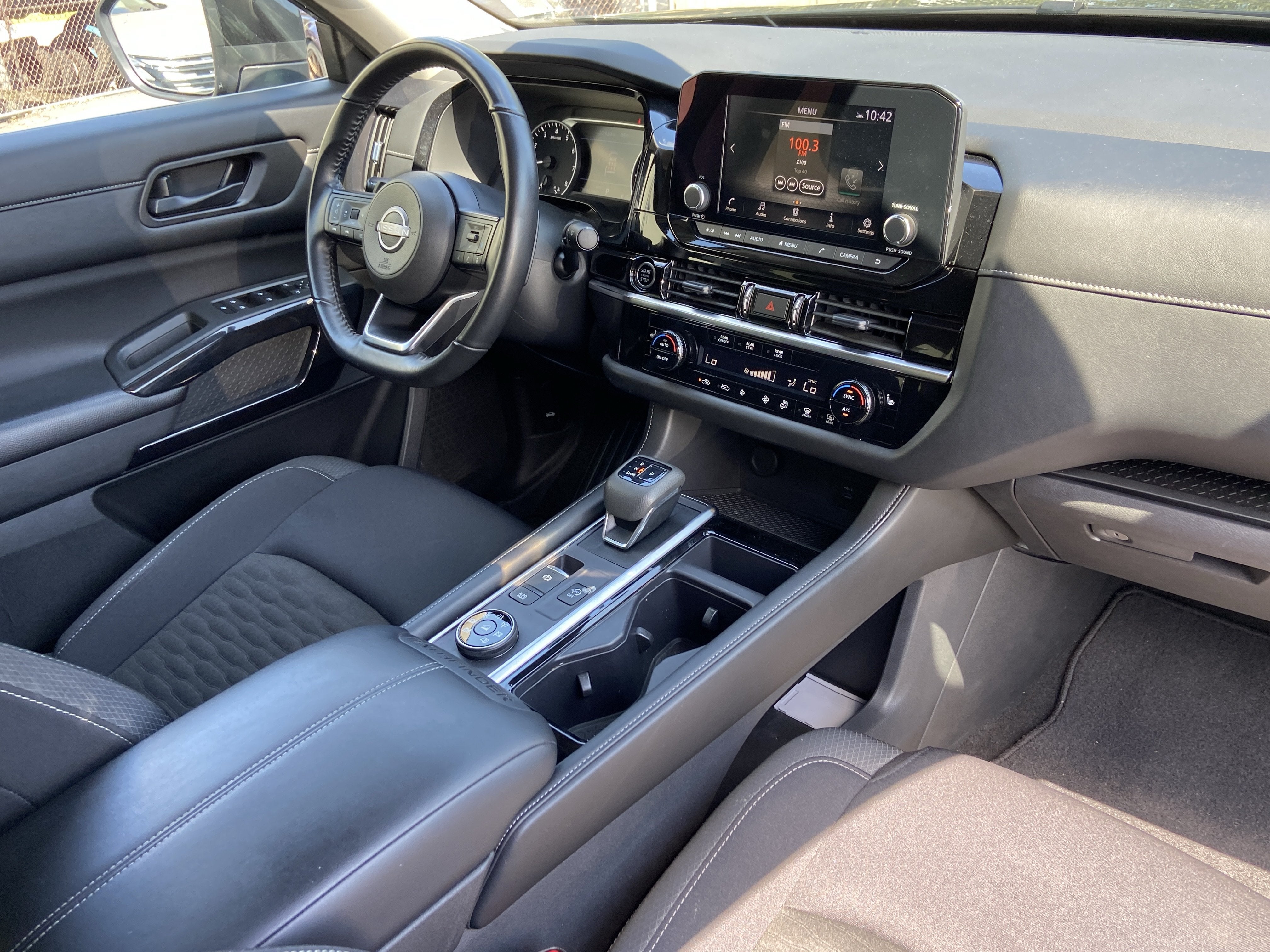 2024 Nissan Pathfinder SV