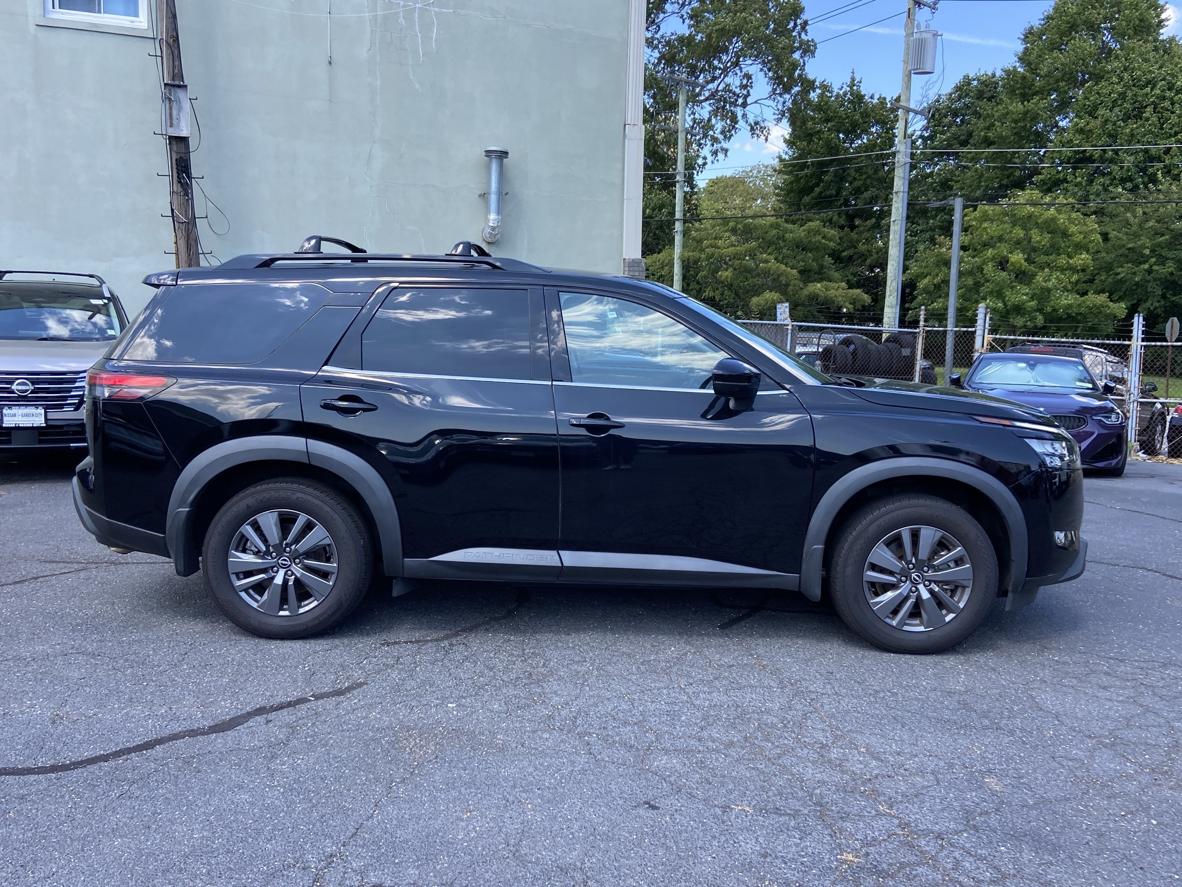 2024 Nissan Pathfinder SV