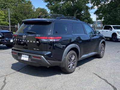 2024 Nissan Pathfinder SV