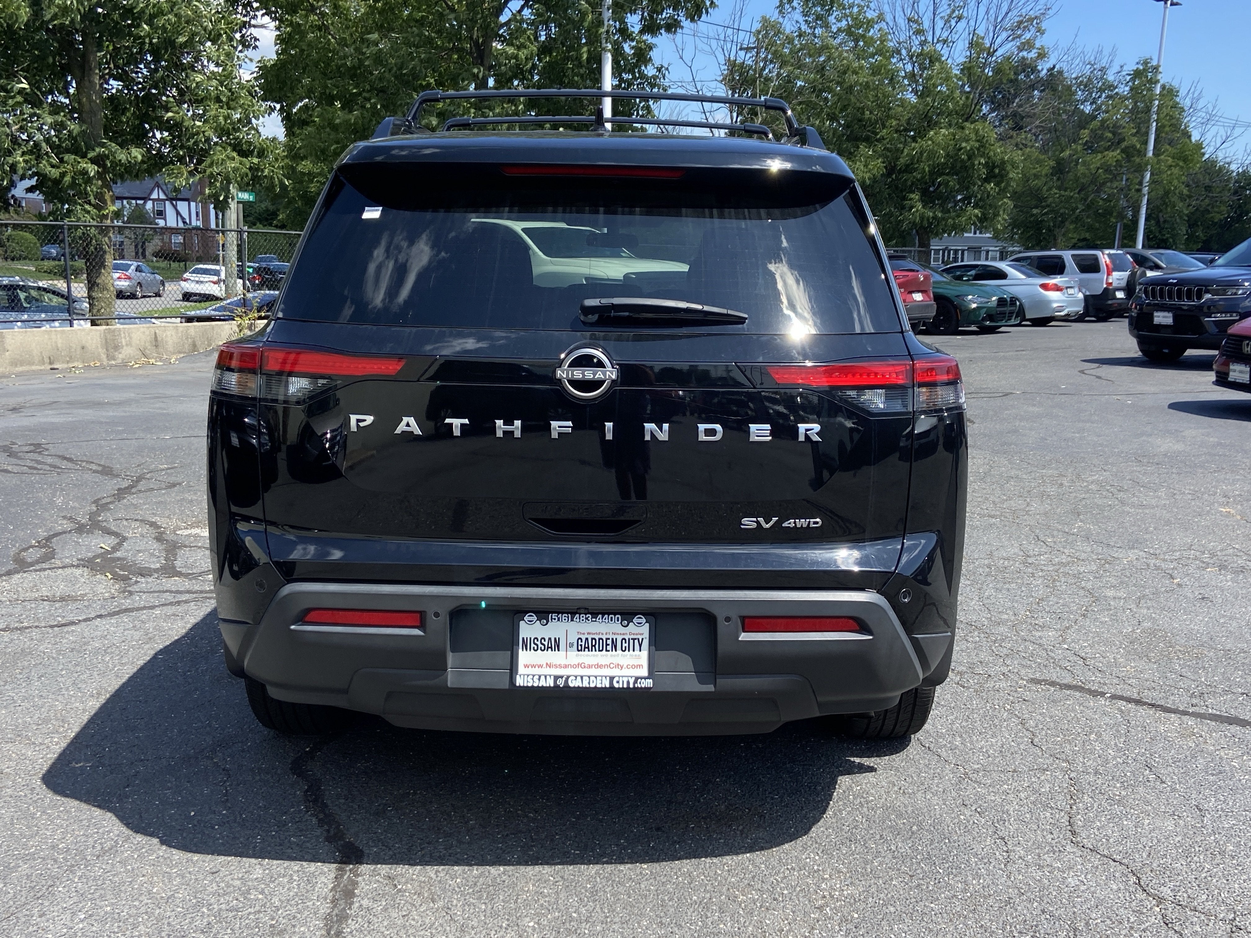 2024 Nissan Pathfinder SV