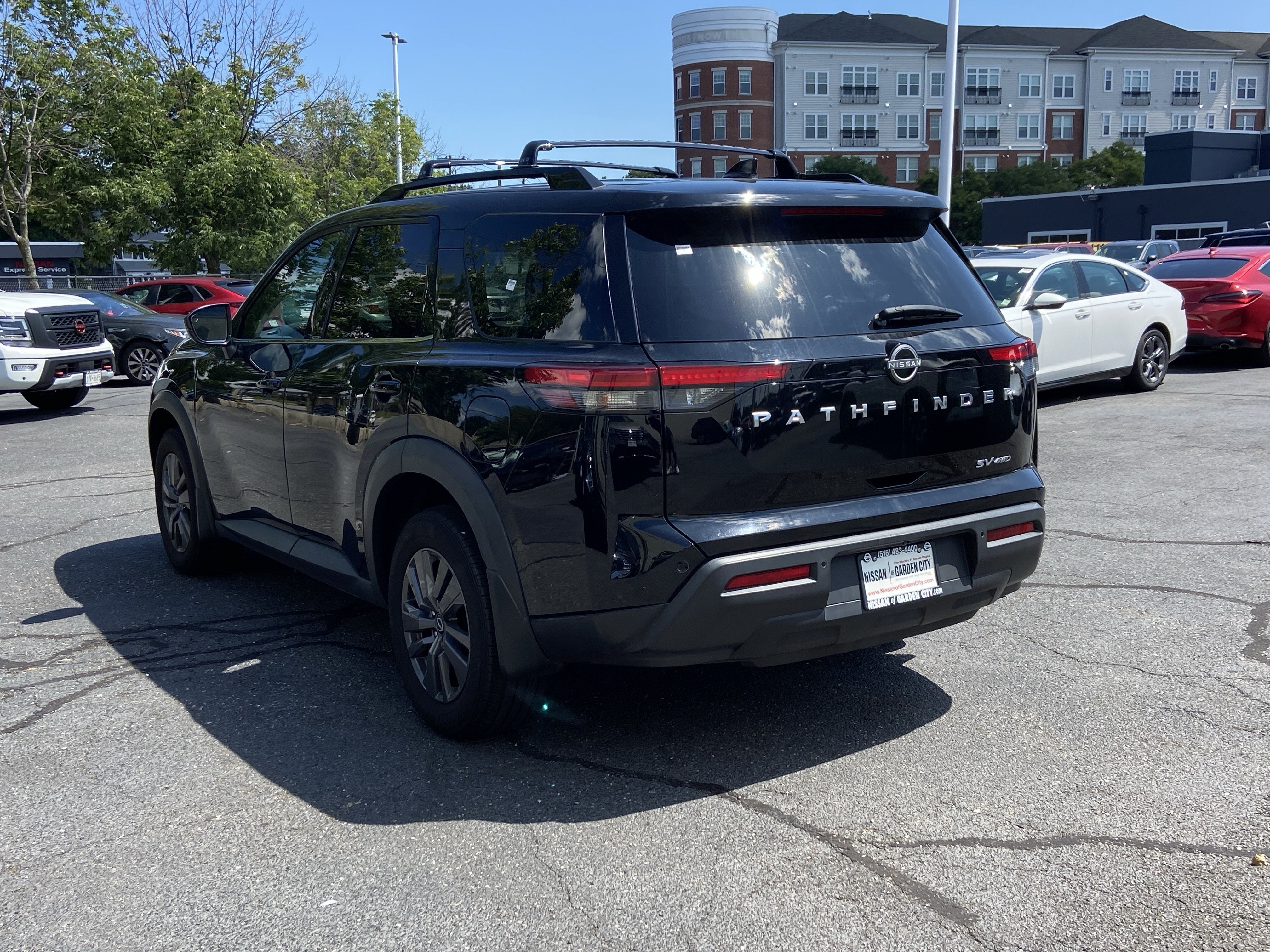 2024 Nissan Pathfinder SV