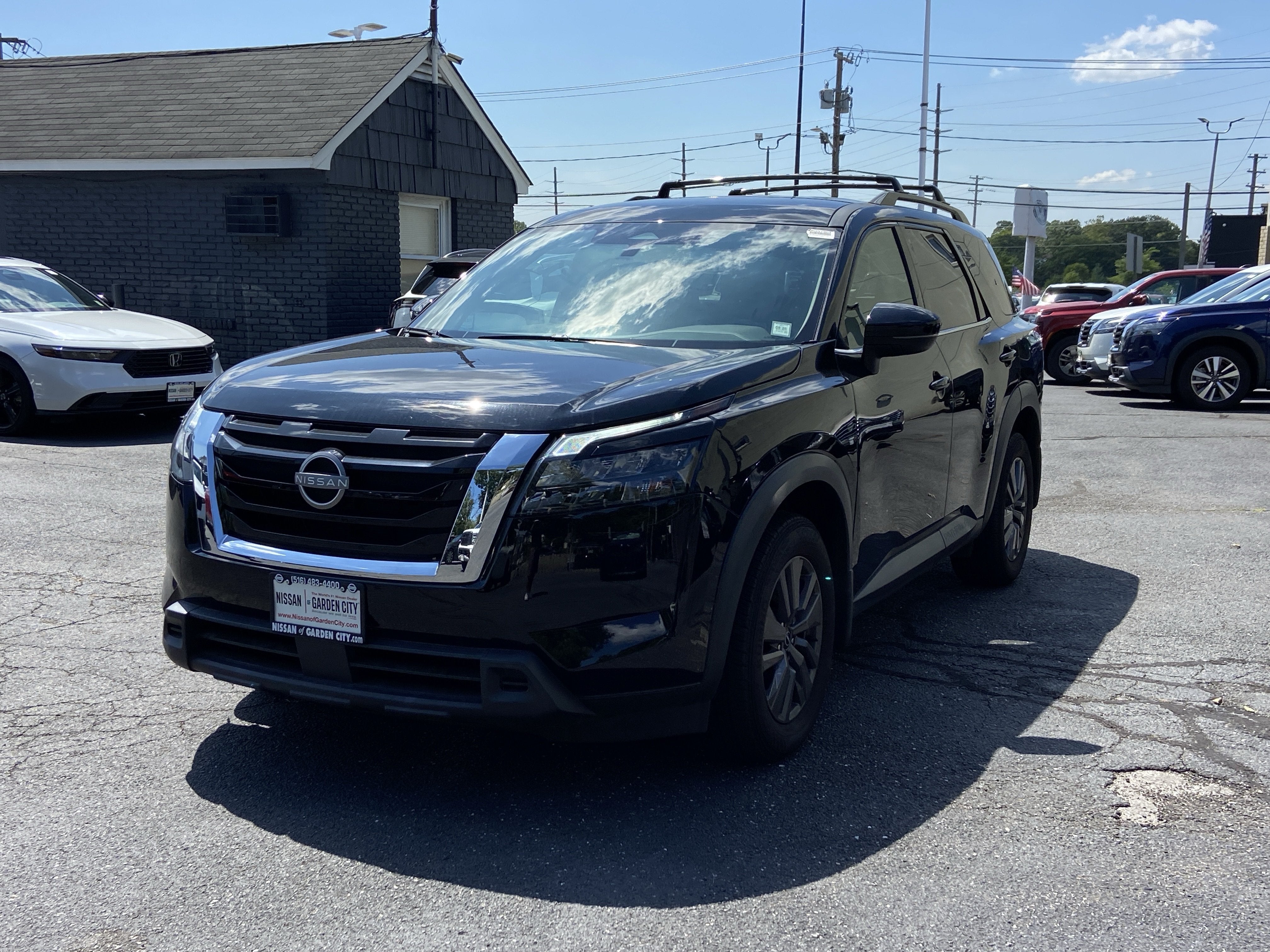 2024 Nissan Pathfinder SV