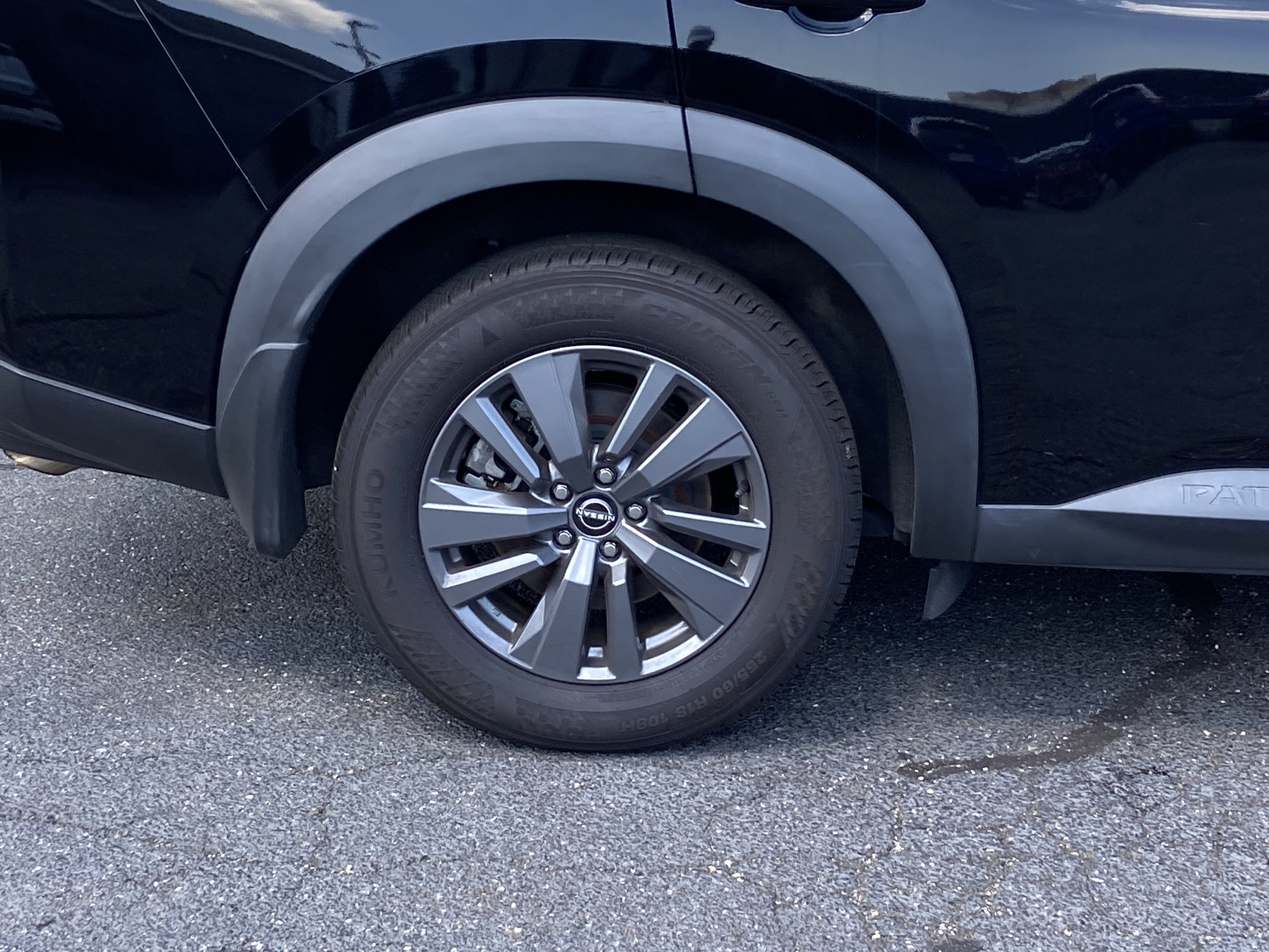 2024 Nissan Pathfinder SV