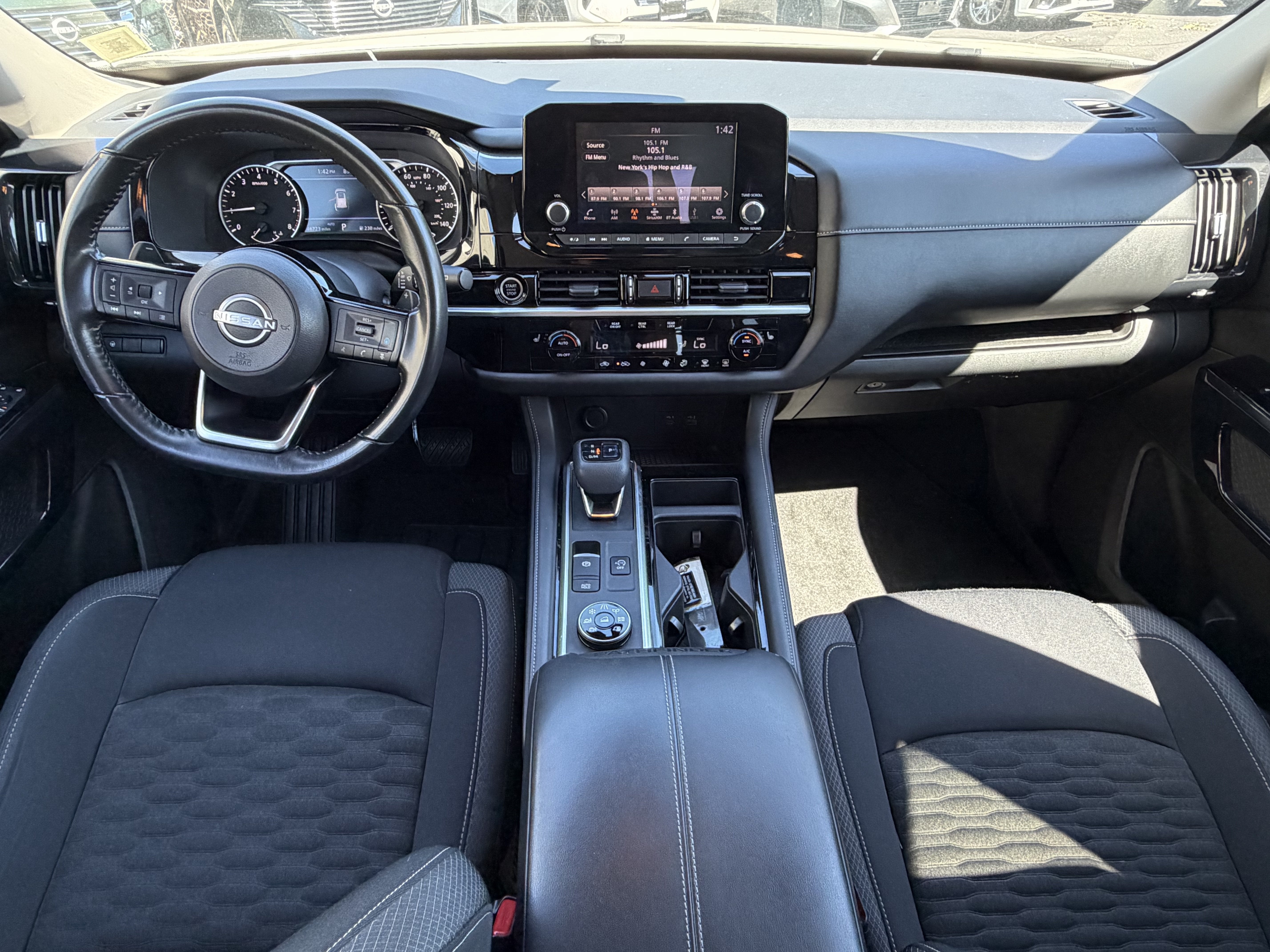 2022 Nissan Pathfinder SV