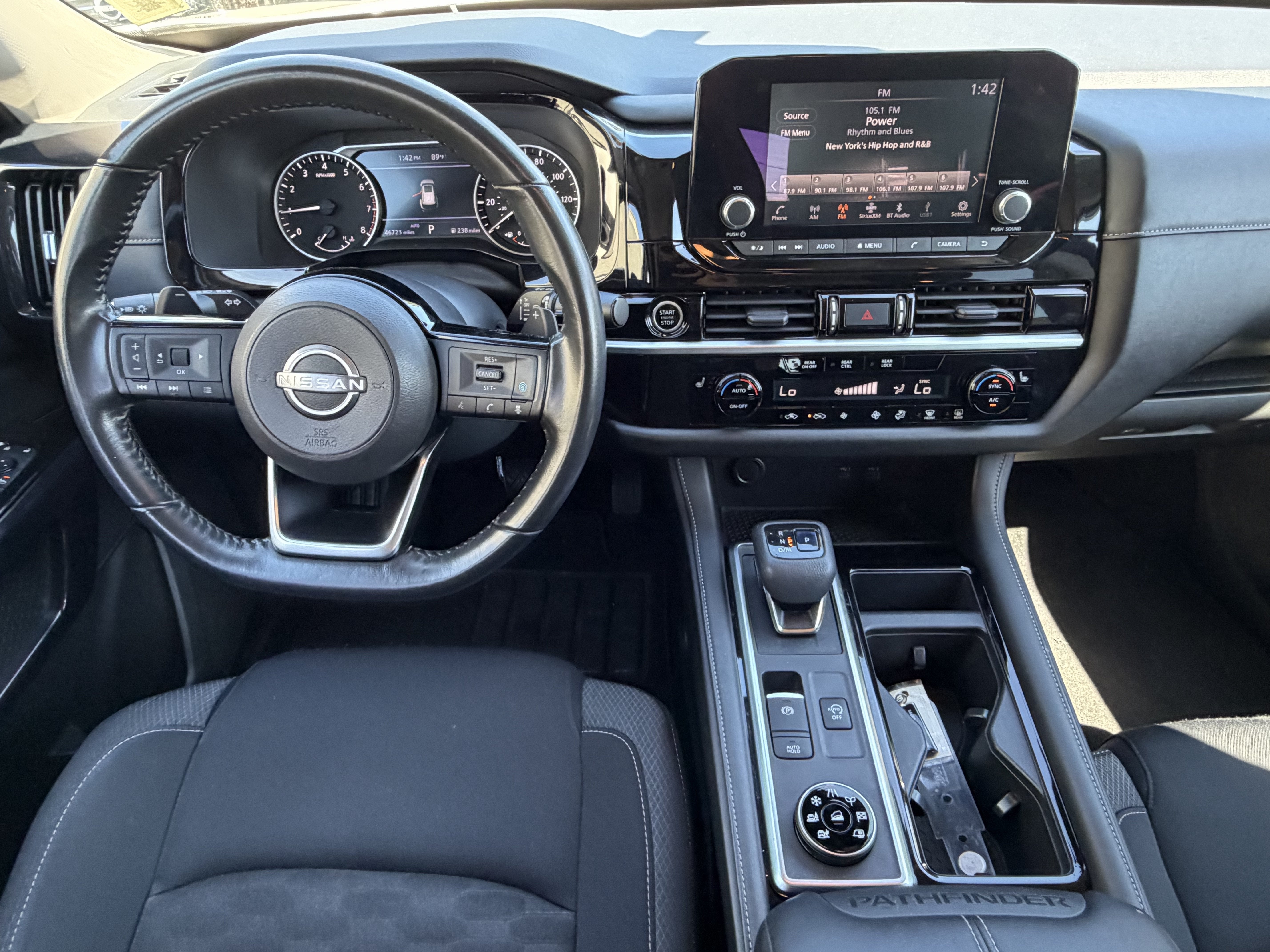 2022 Nissan Pathfinder SV