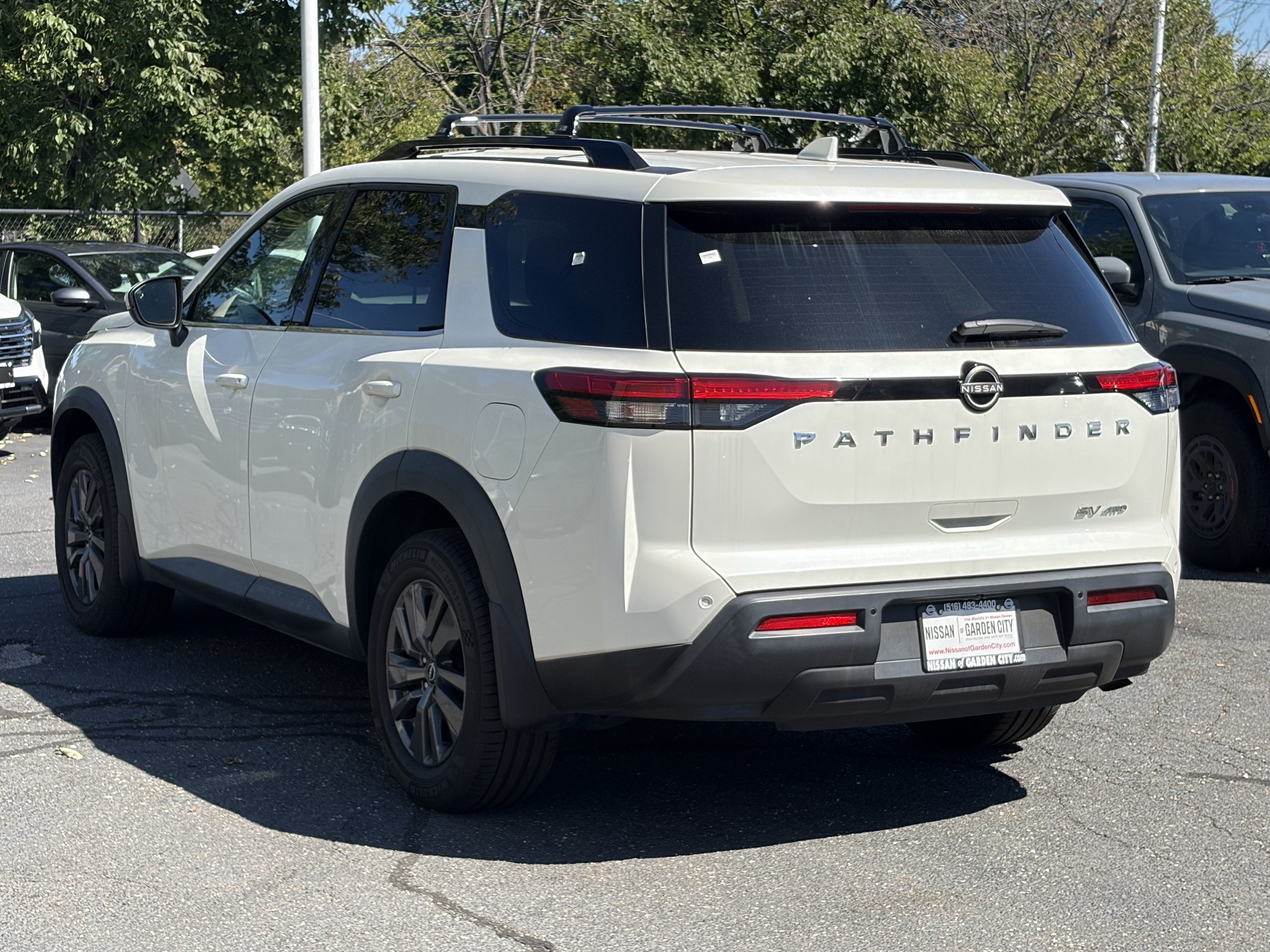 2022 Nissan Pathfinder SV