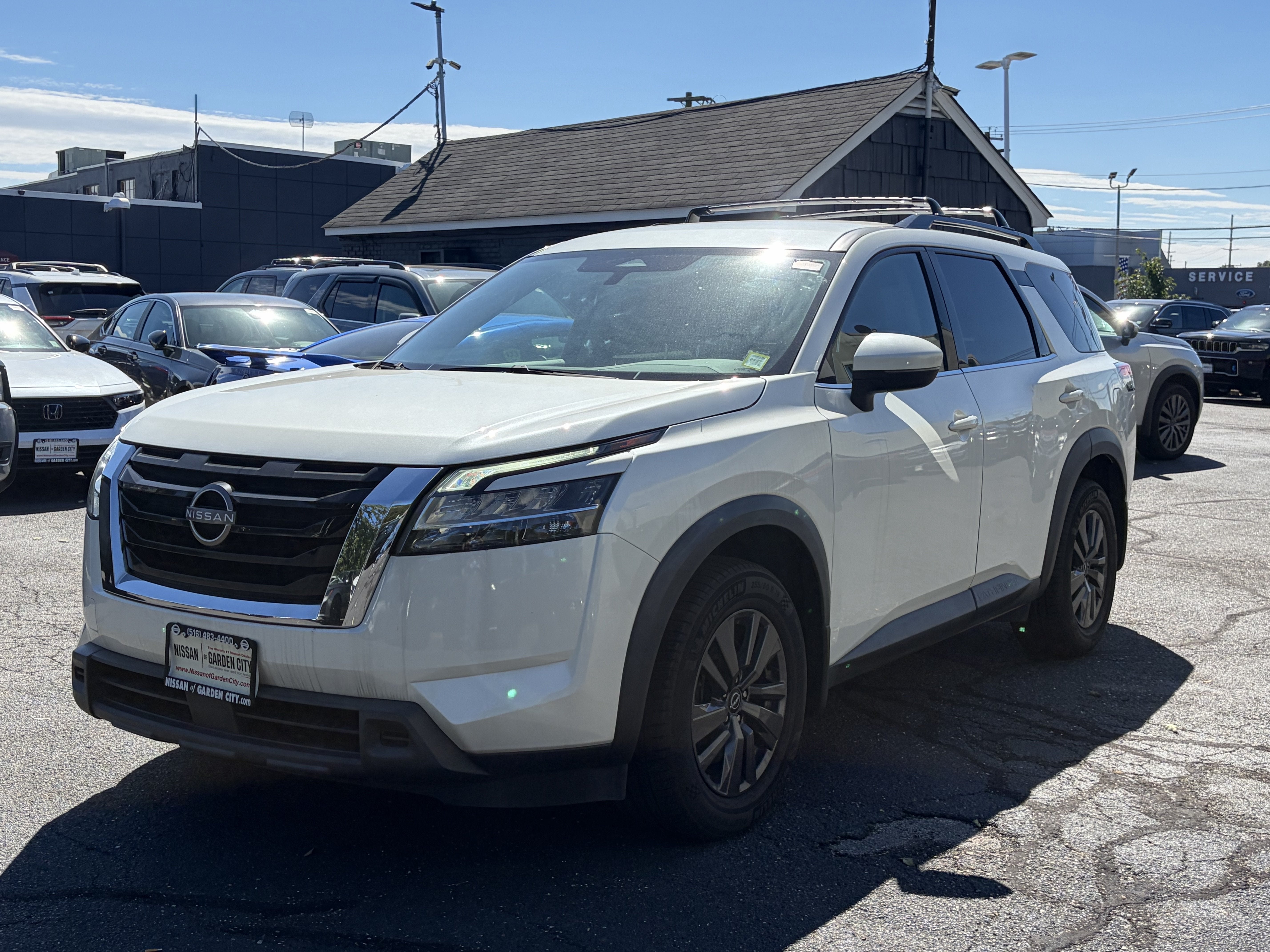 2022 Nissan Pathfinder SV