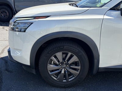 2022 Nissan Pathfinder SV