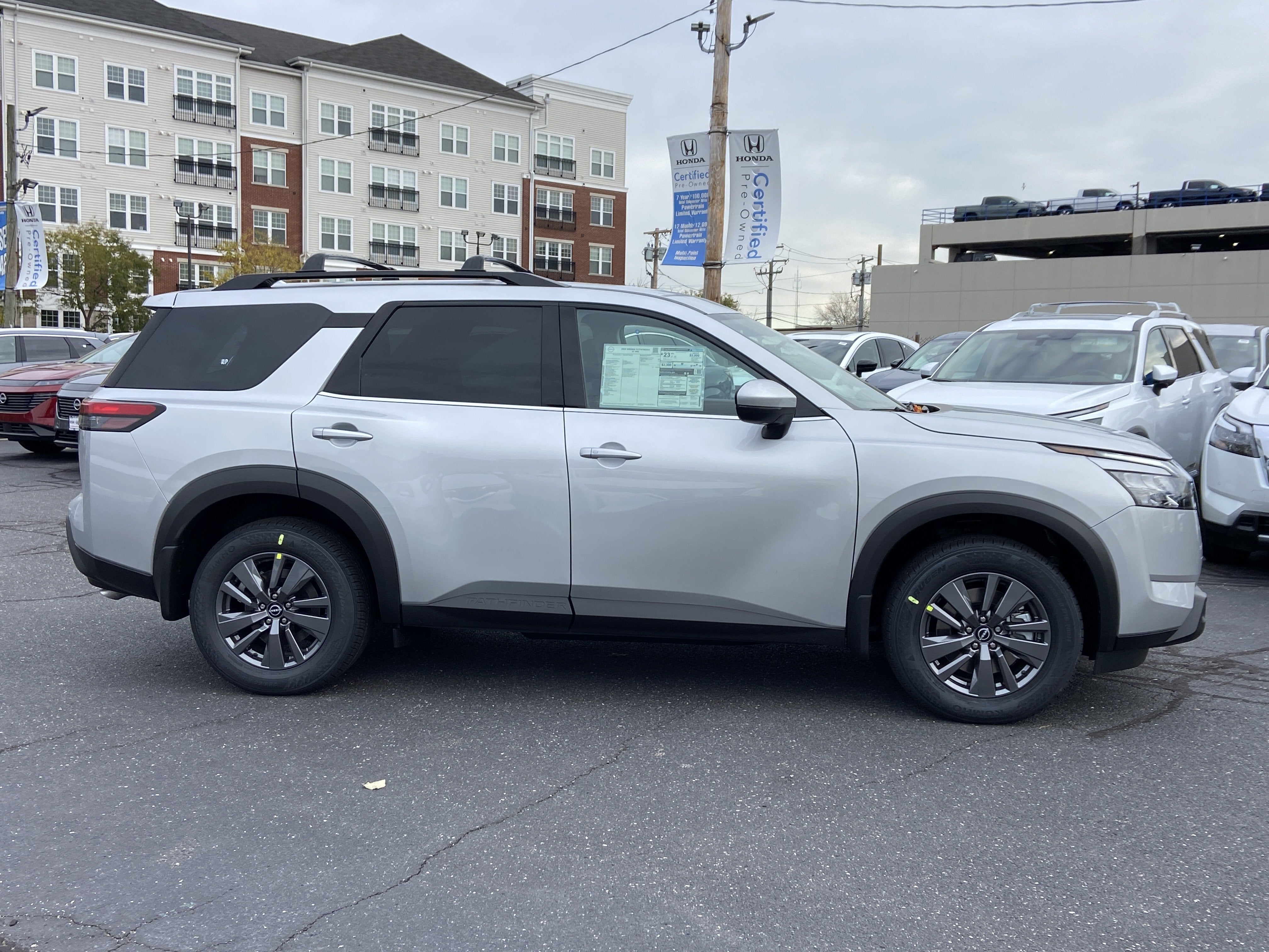 2025 Nissan Pathfinder SV