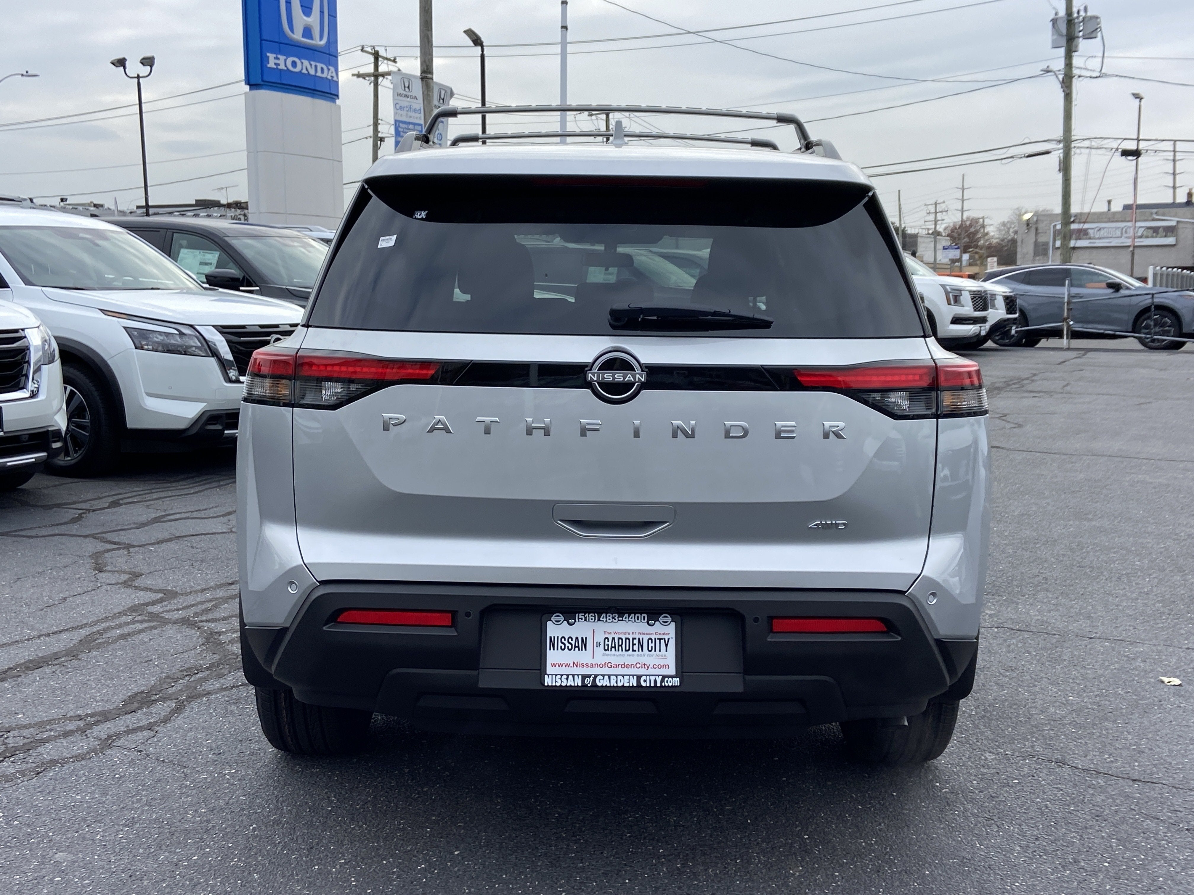 2025 Nissan Pathfinder SV