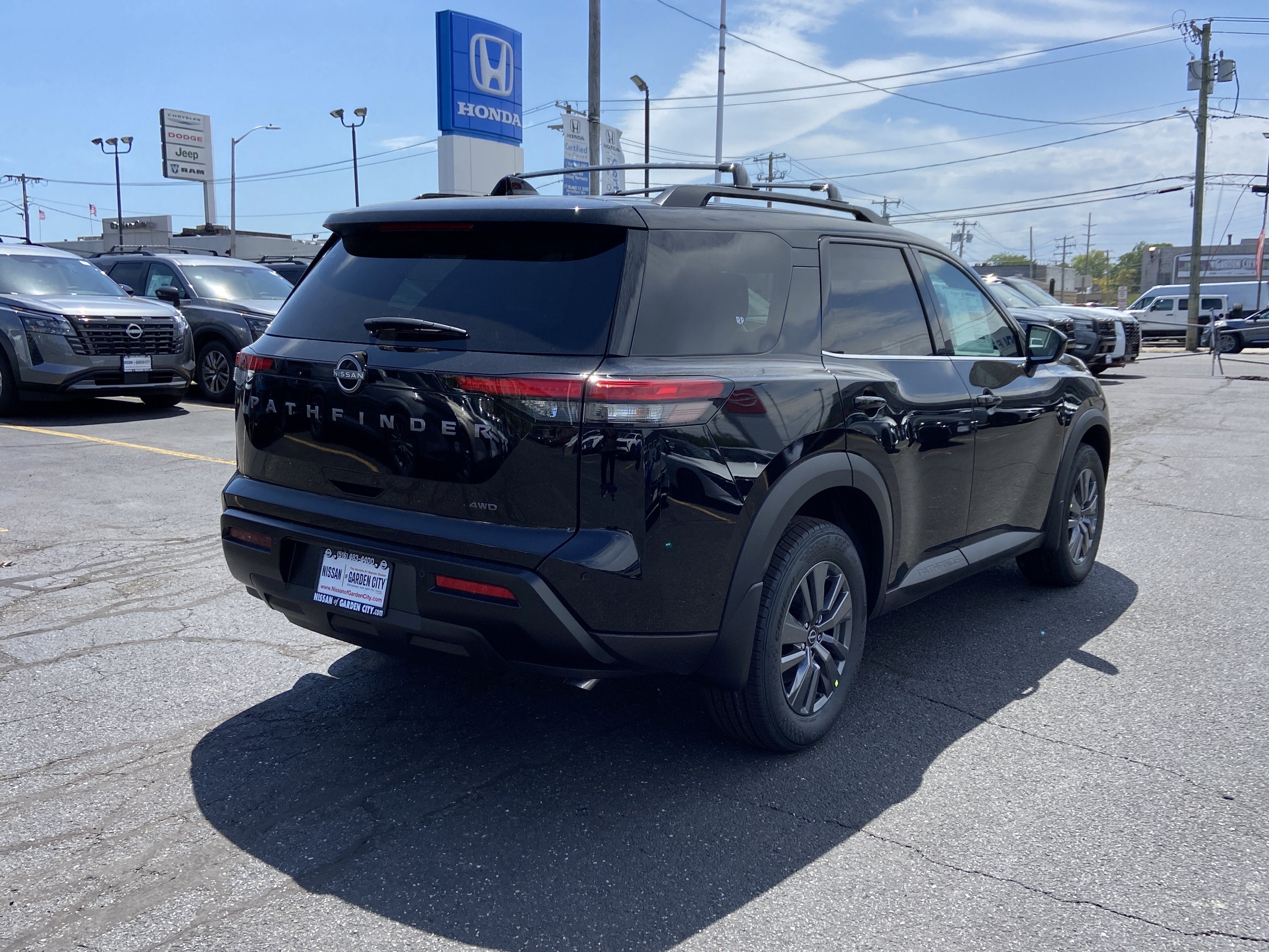 2026 Nissan Pathfinder SV