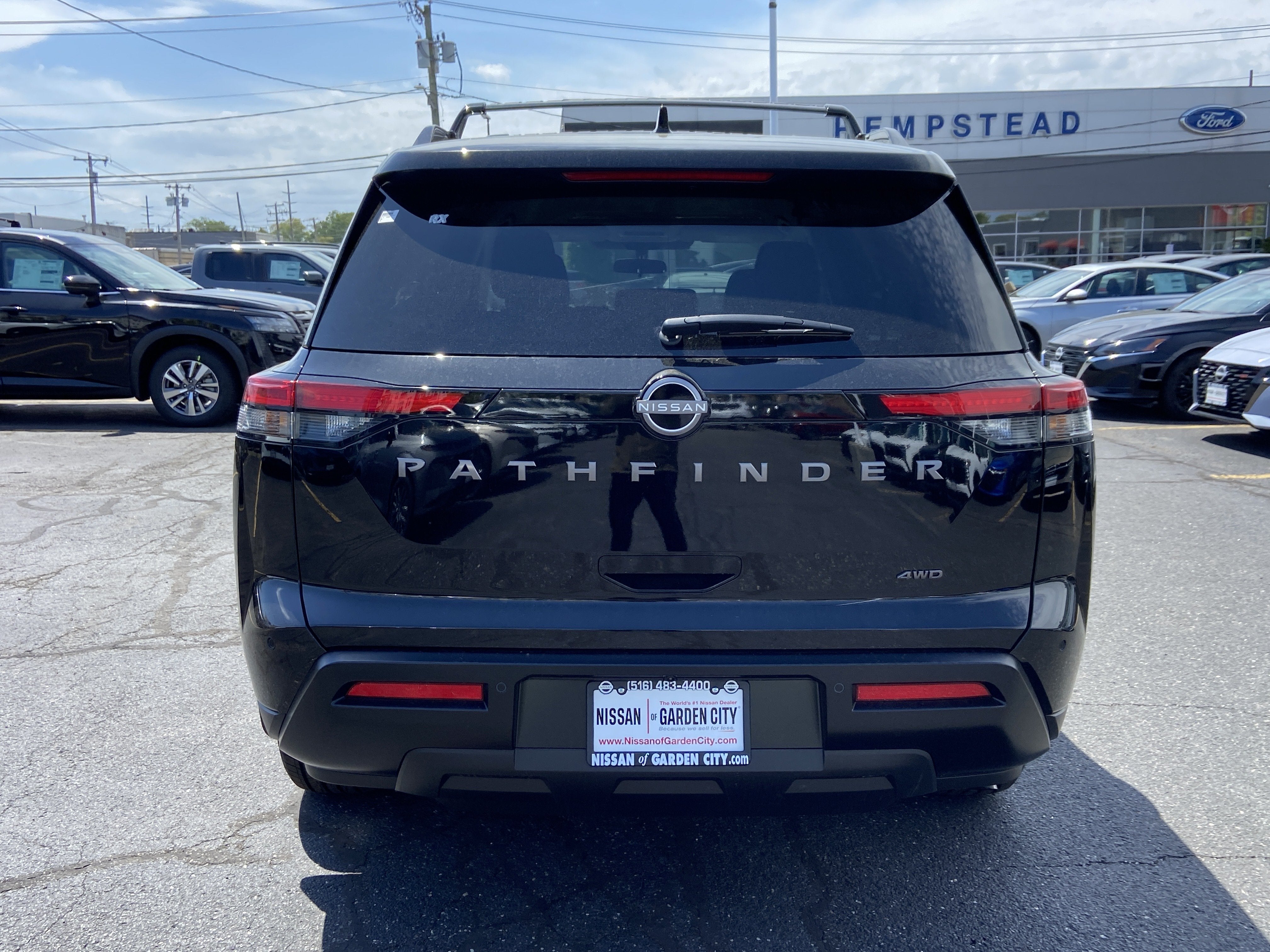 2026 Nissan Pathfinder SV