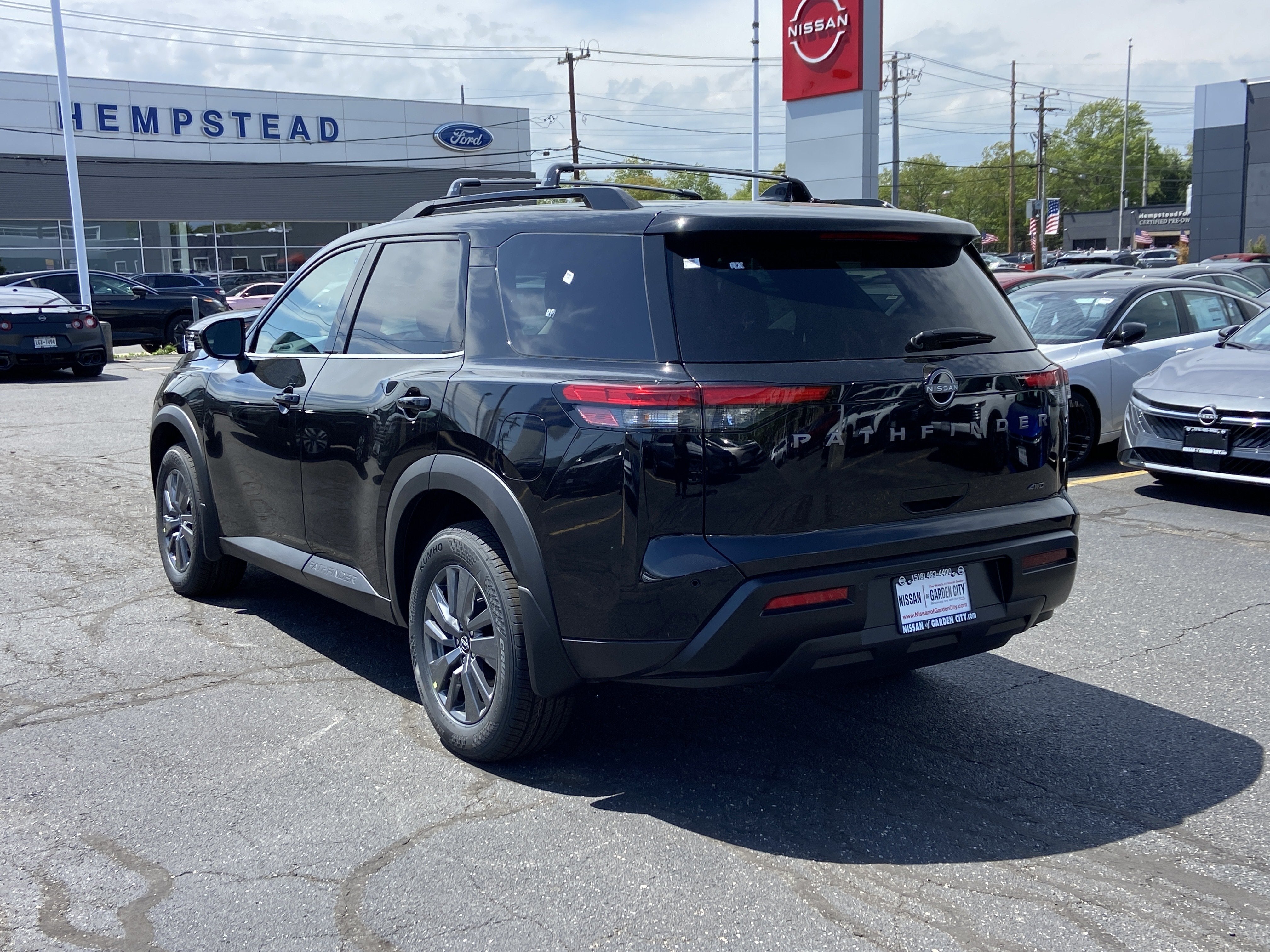 2026 Nissan Pathfinder SV