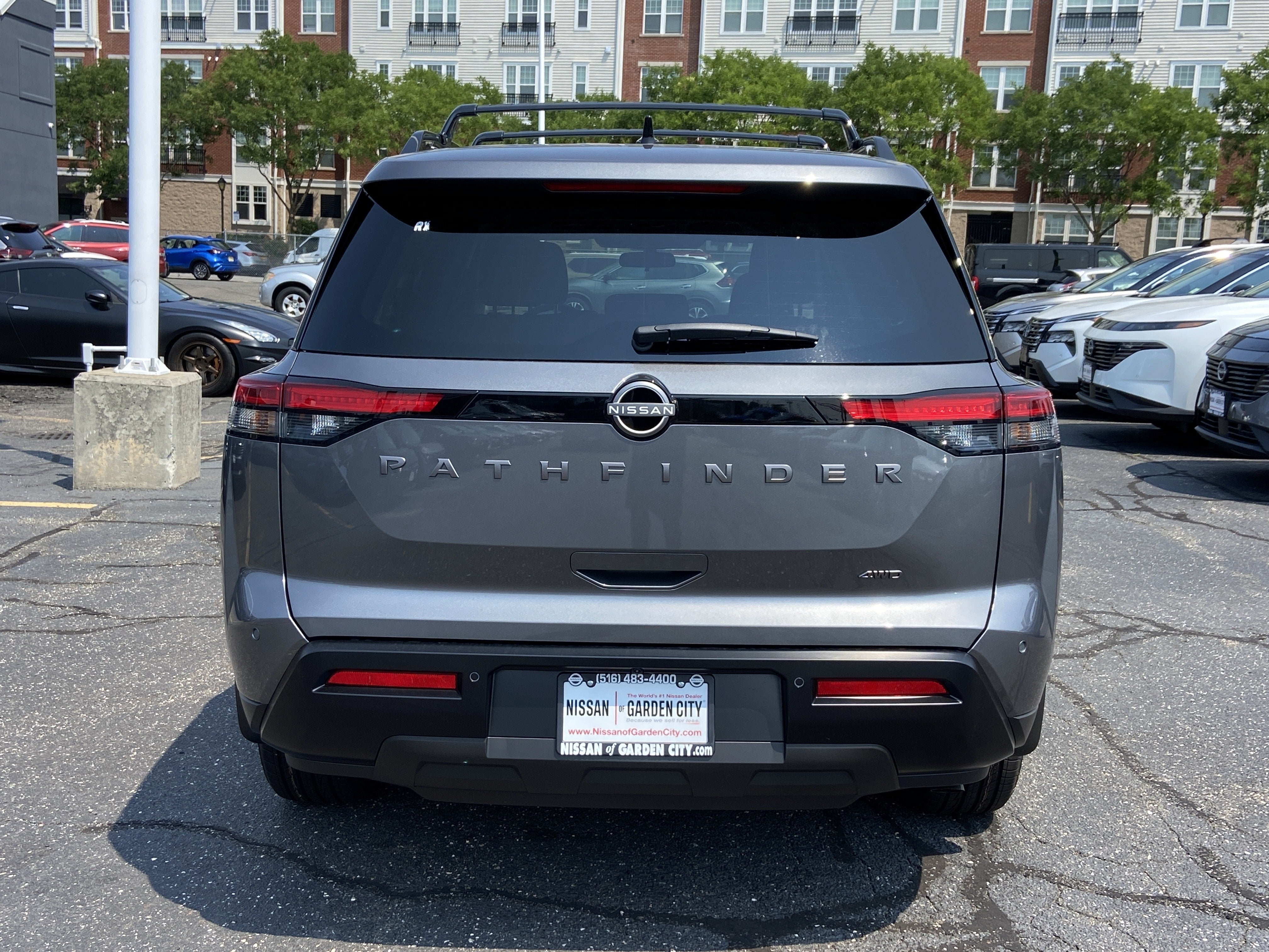 2026 Nissan Pathfinder SV