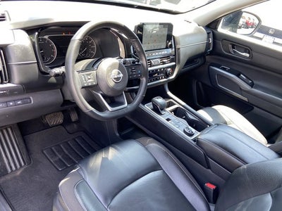 2022 Nissan Pathfinder SL