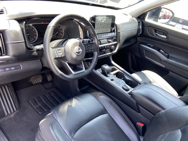 2022 Nissan Pathfinder SL